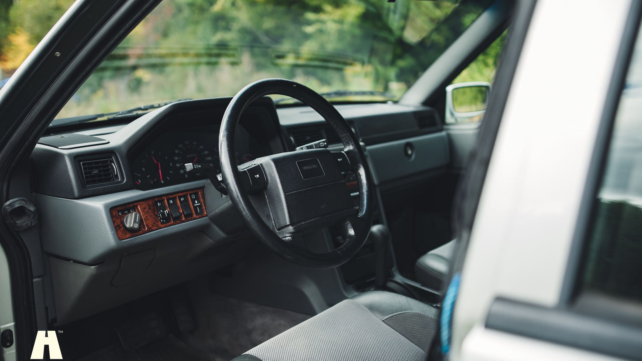 Interior image of 1997 Volvo 945 