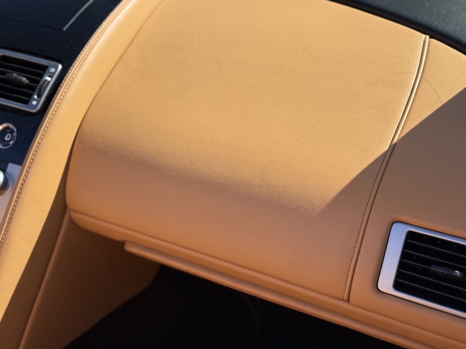 Interior image of 2015 Aston Martin DB9 Volante