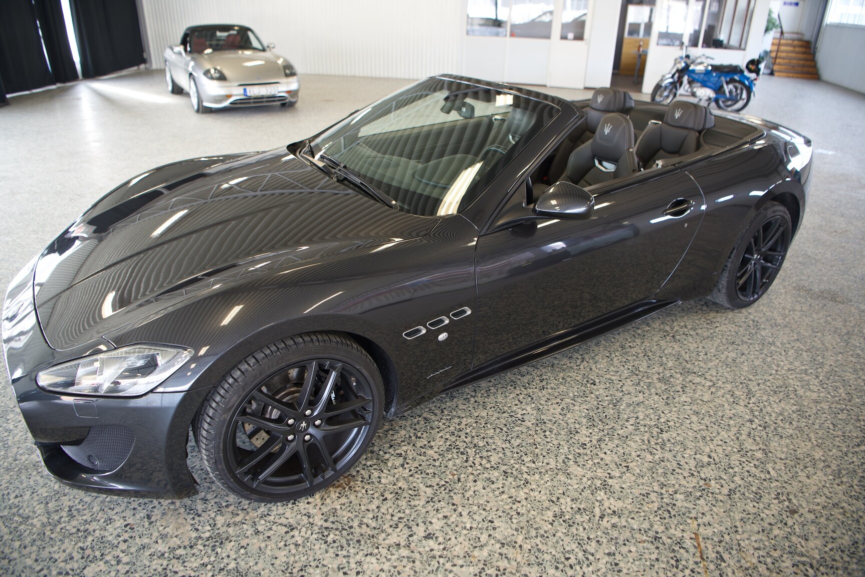 Exteriörbild på 2016 Maserati Grancabrio (33)