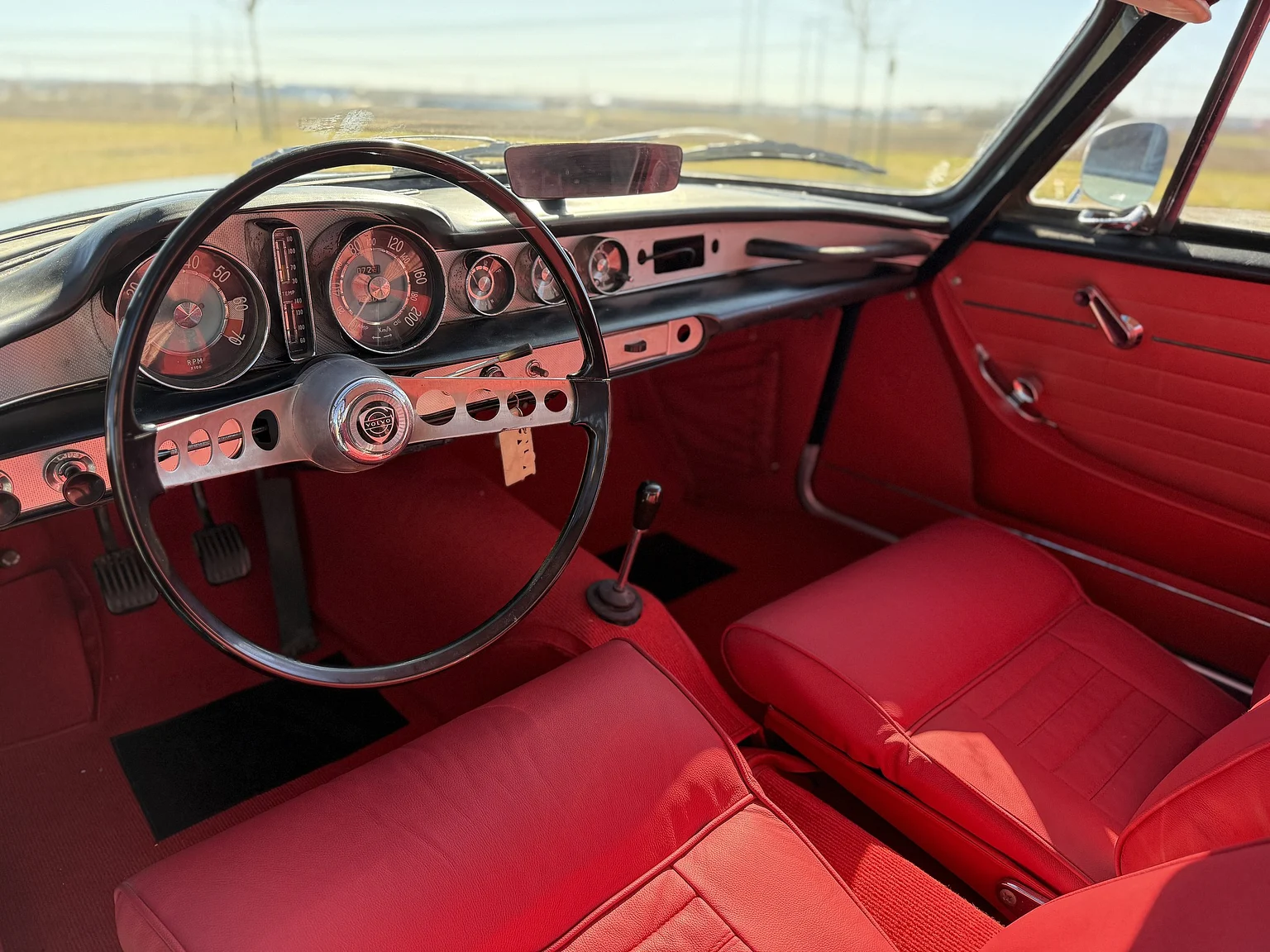 Innenraumfoto von 1966 Volvo P 1800S (1)