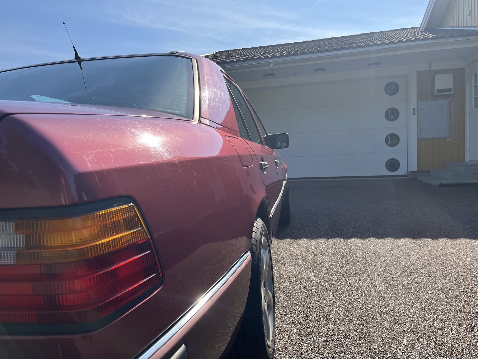 Exterior image of 1990 Mercedes-Benz 230 E