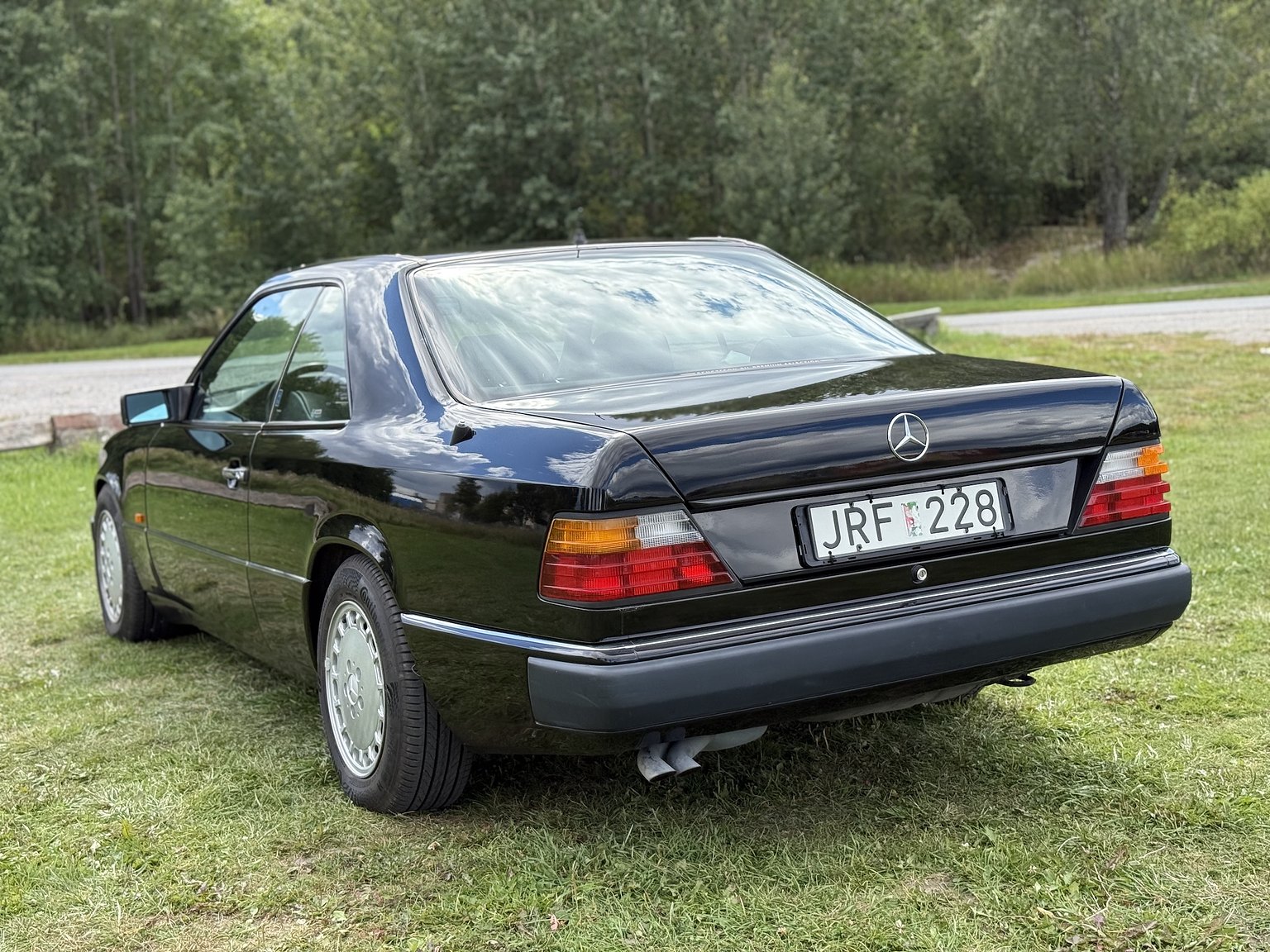 Exterior image of 1990 Mercedes-Benz 300CE-24
