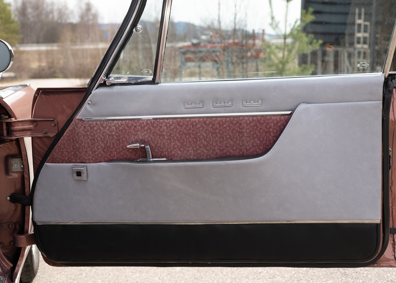 Innenraumfoto von 1961 Chrysler New Yorker Sedan (2)