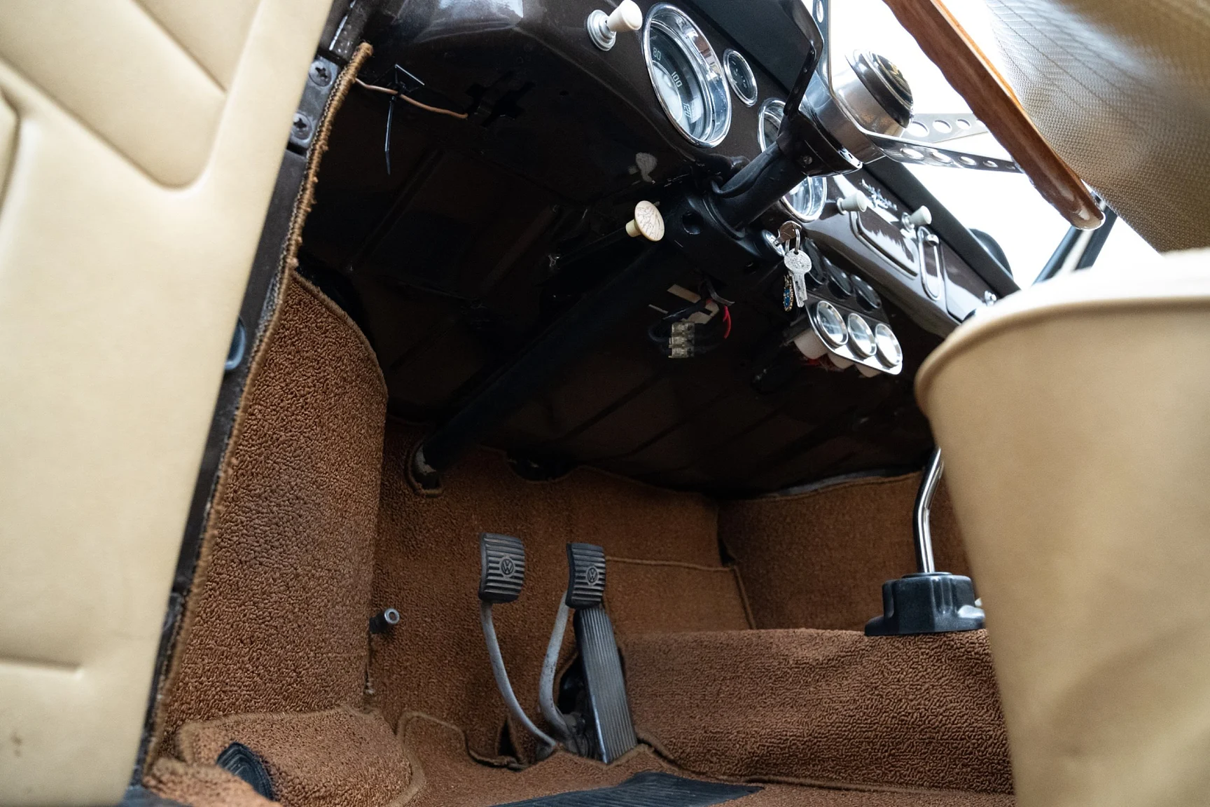 Innenraumfoto von 1962 Volkswagen 1200 Karmann Coupe (32)