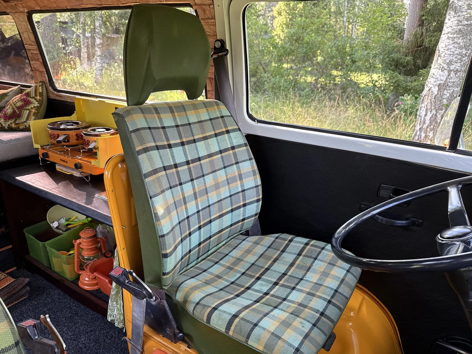 Innenraumfoto von 1975 Volkswagen Transporter Campervan (35)