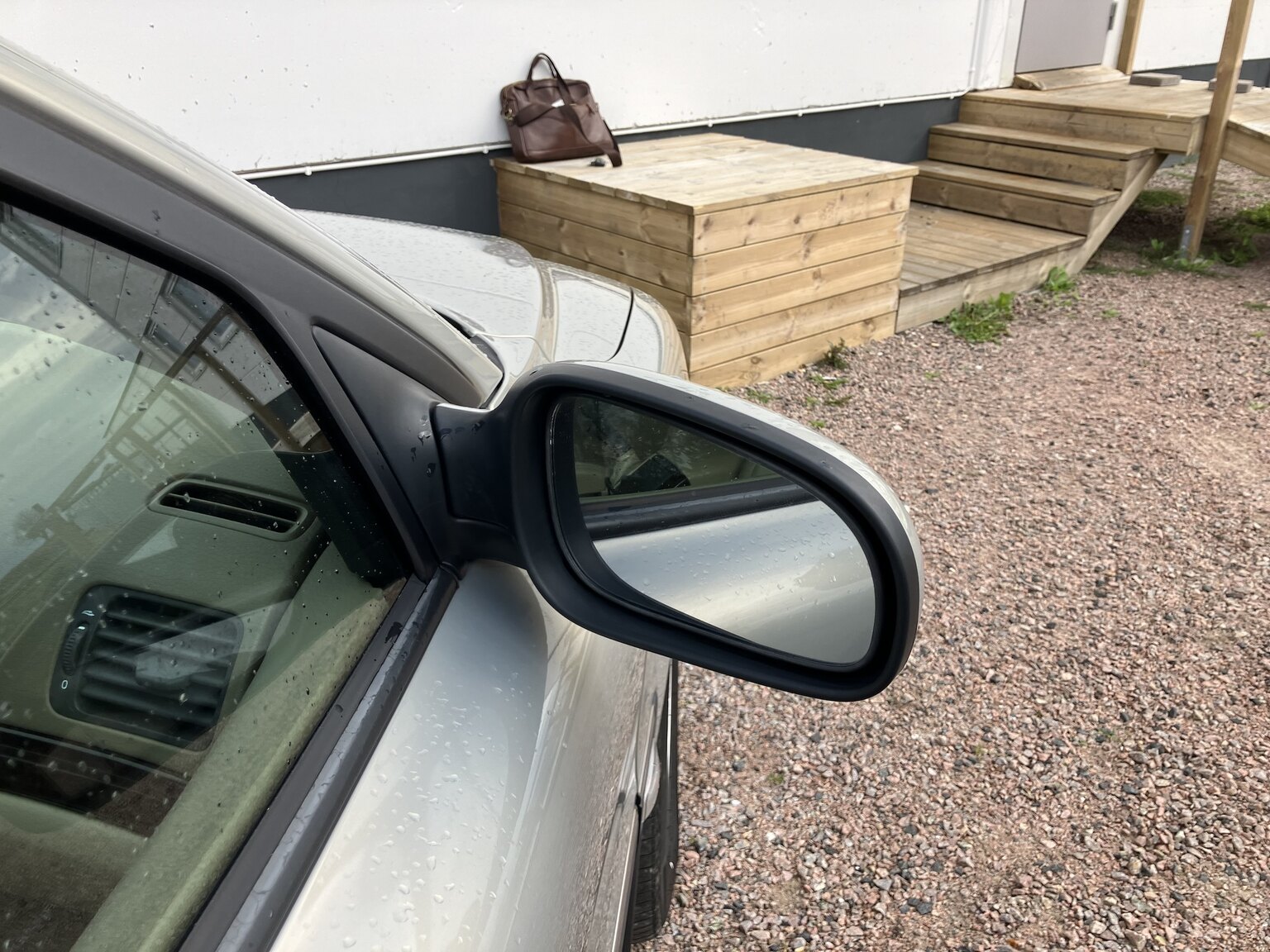 Exterior image of 1999 Volvo S80