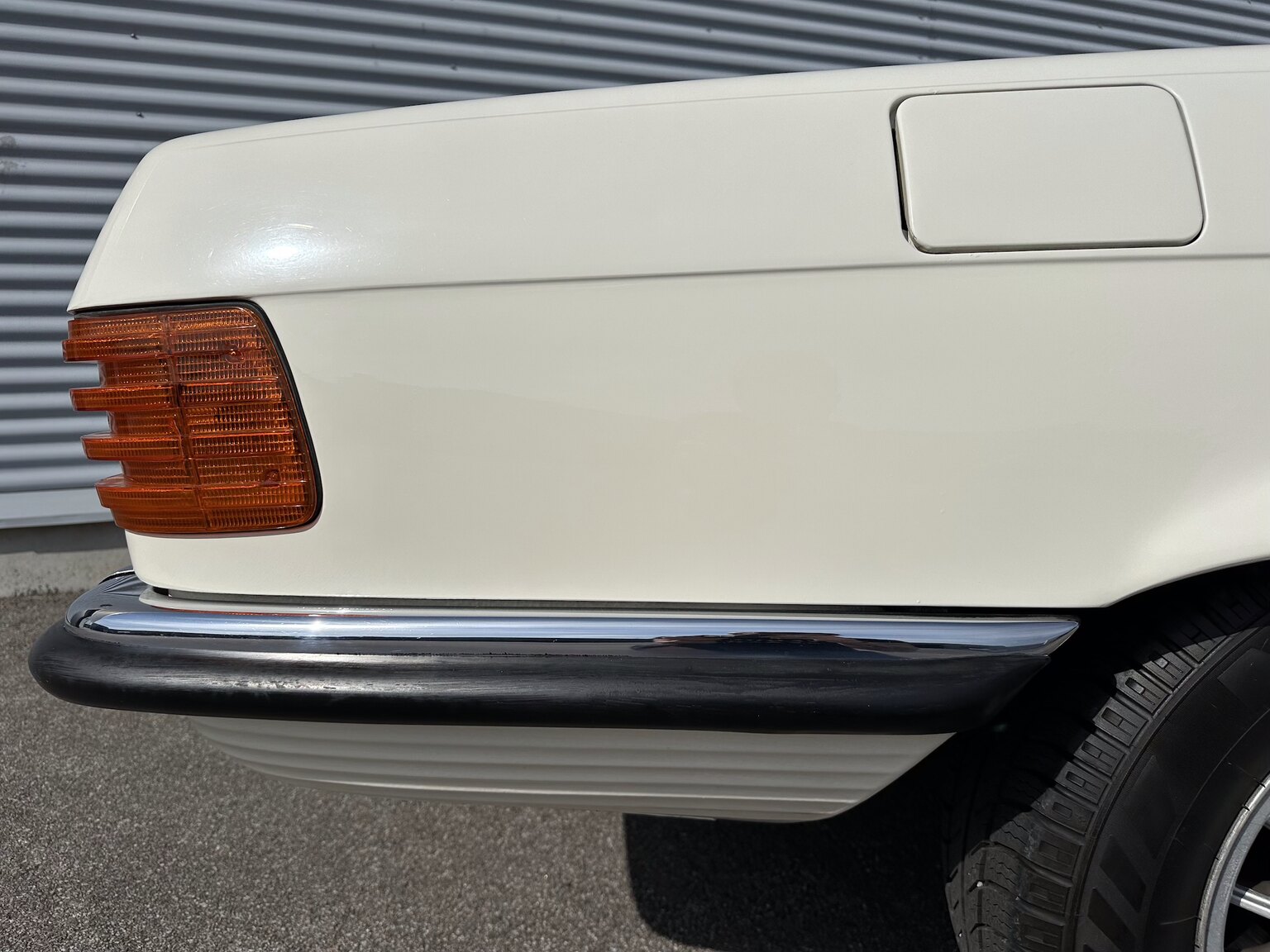 Exterior image of 1972 Mercedes-Benz 350 SL