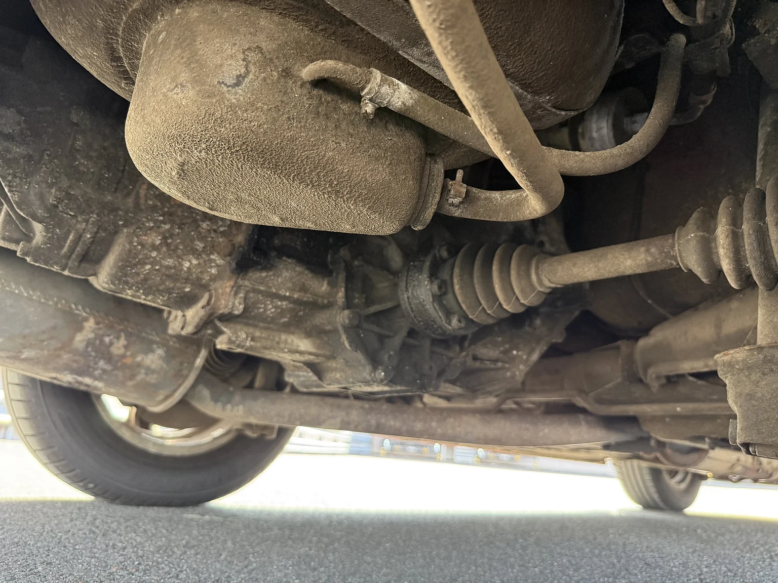 Image of 1984 Porsche 944 Targa mechanics (20)