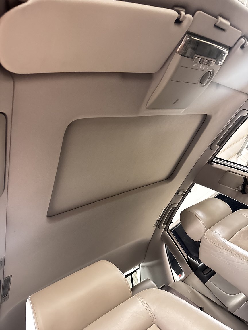 Innenraumfoto von 1999 Audi S8 4.2 Quattro