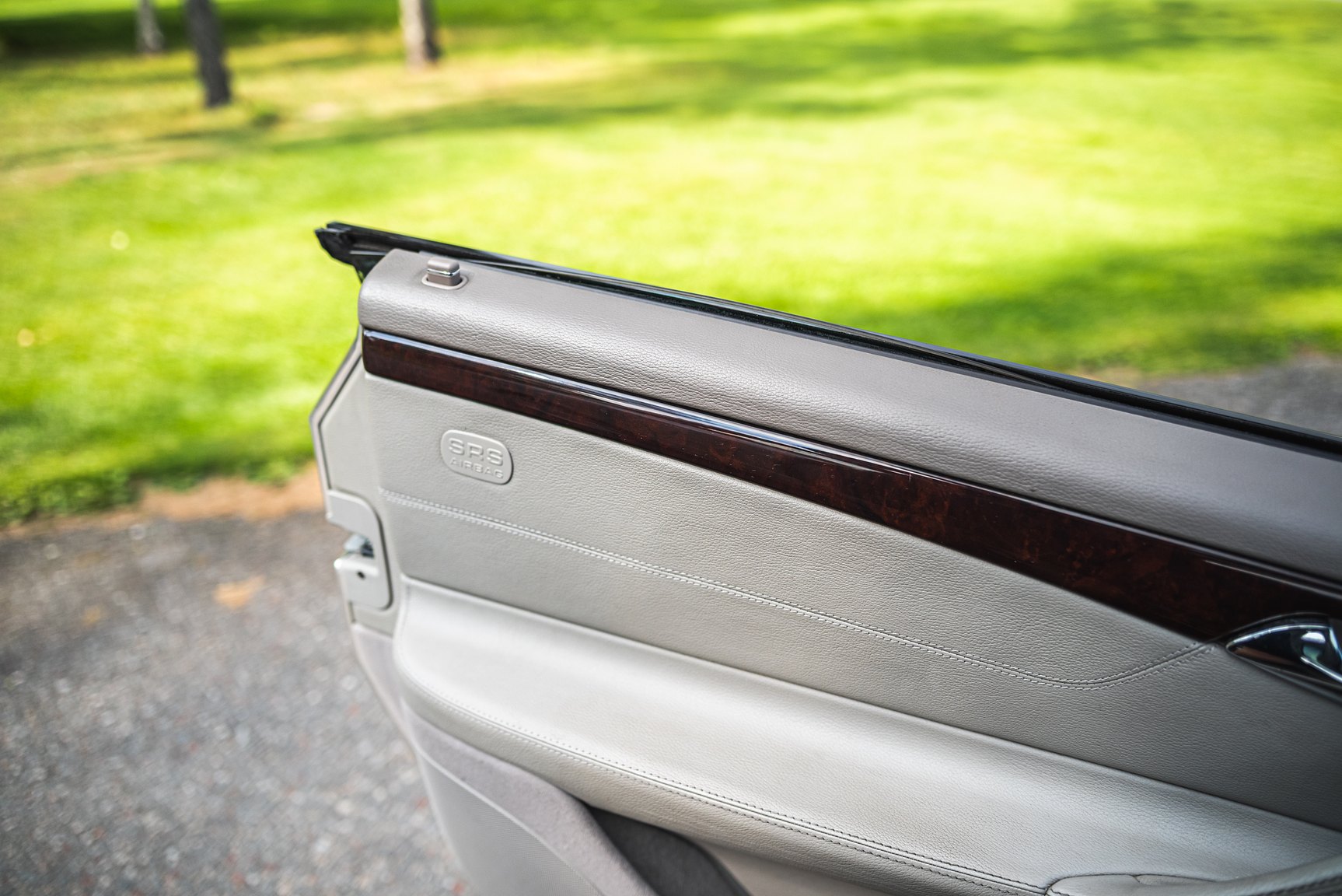 Interior image of 2000 Mercedes-Benz CL 500