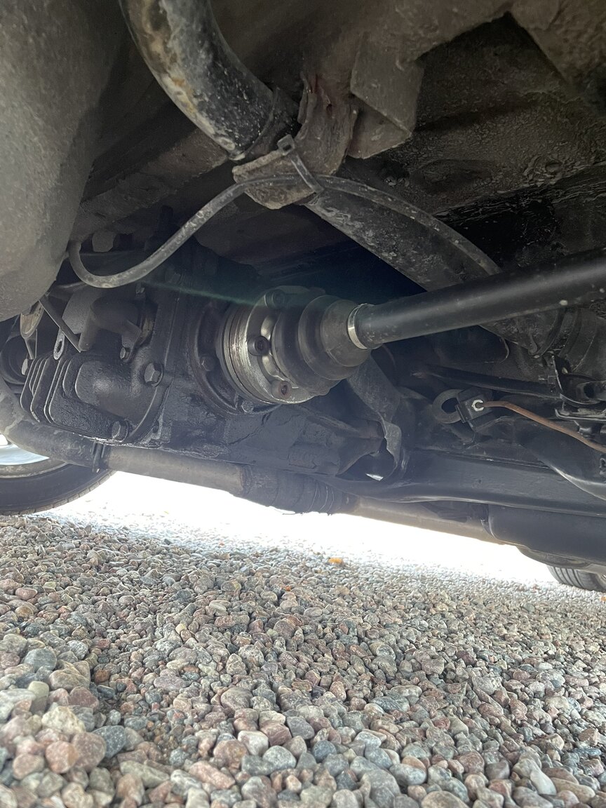 Image of 1987 BMW 320i mechanics