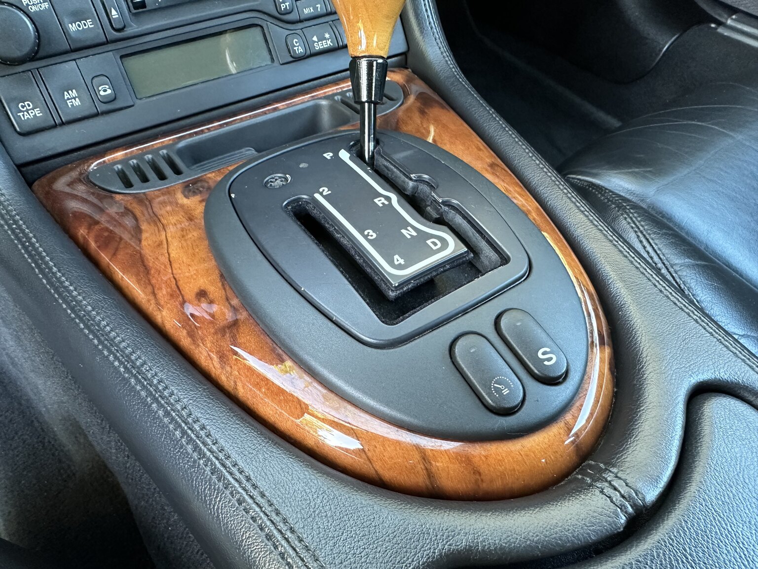 Innenraumfoto von 2000 Jaguar XK 8