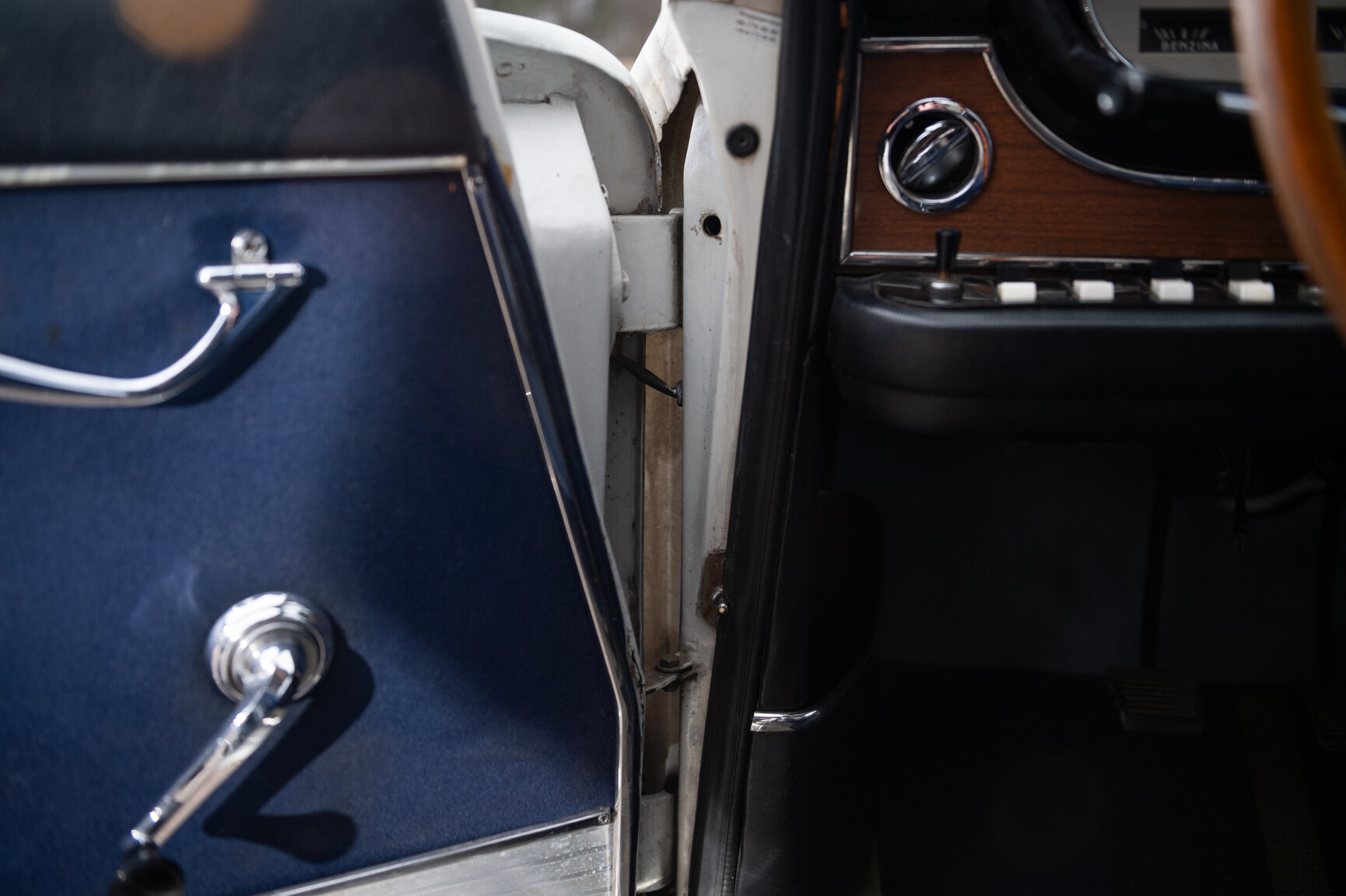 Interior image of 1965 Lancia Flavia Coupé