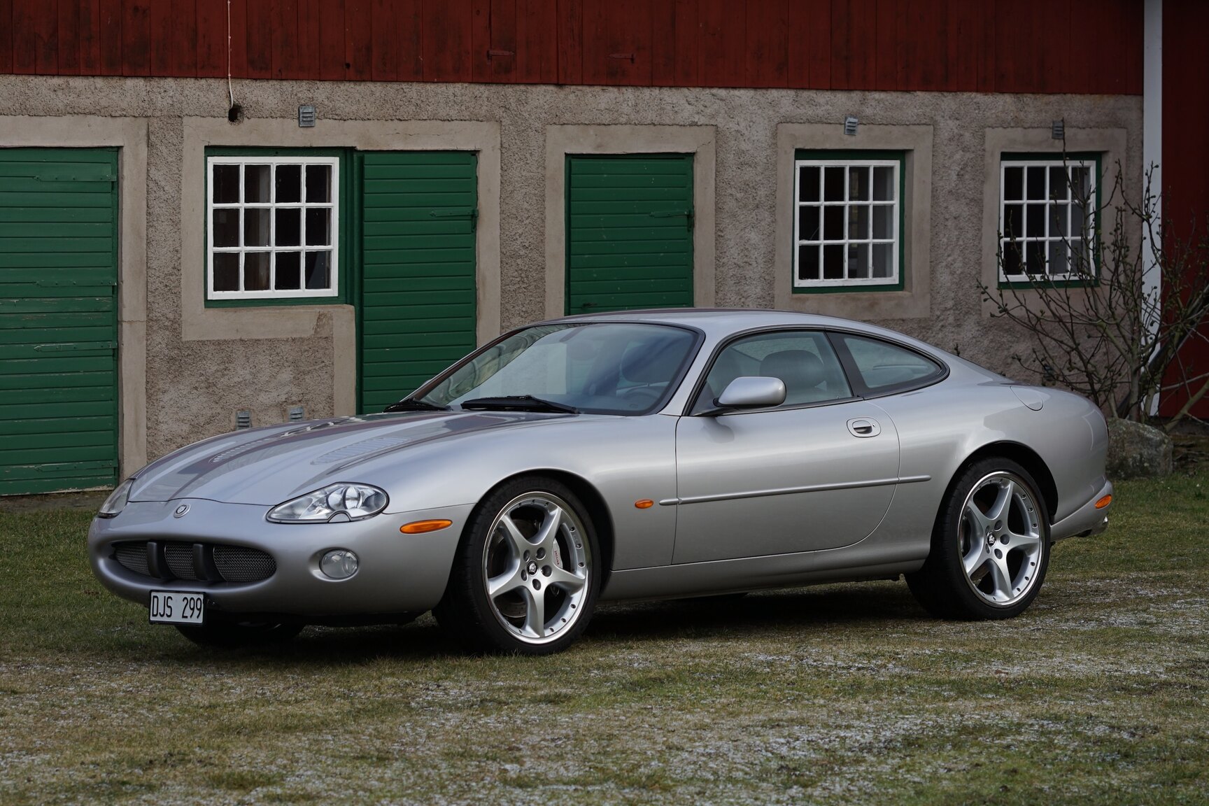 Exteriörbild på 2001 Jaguar XKR Silverstone