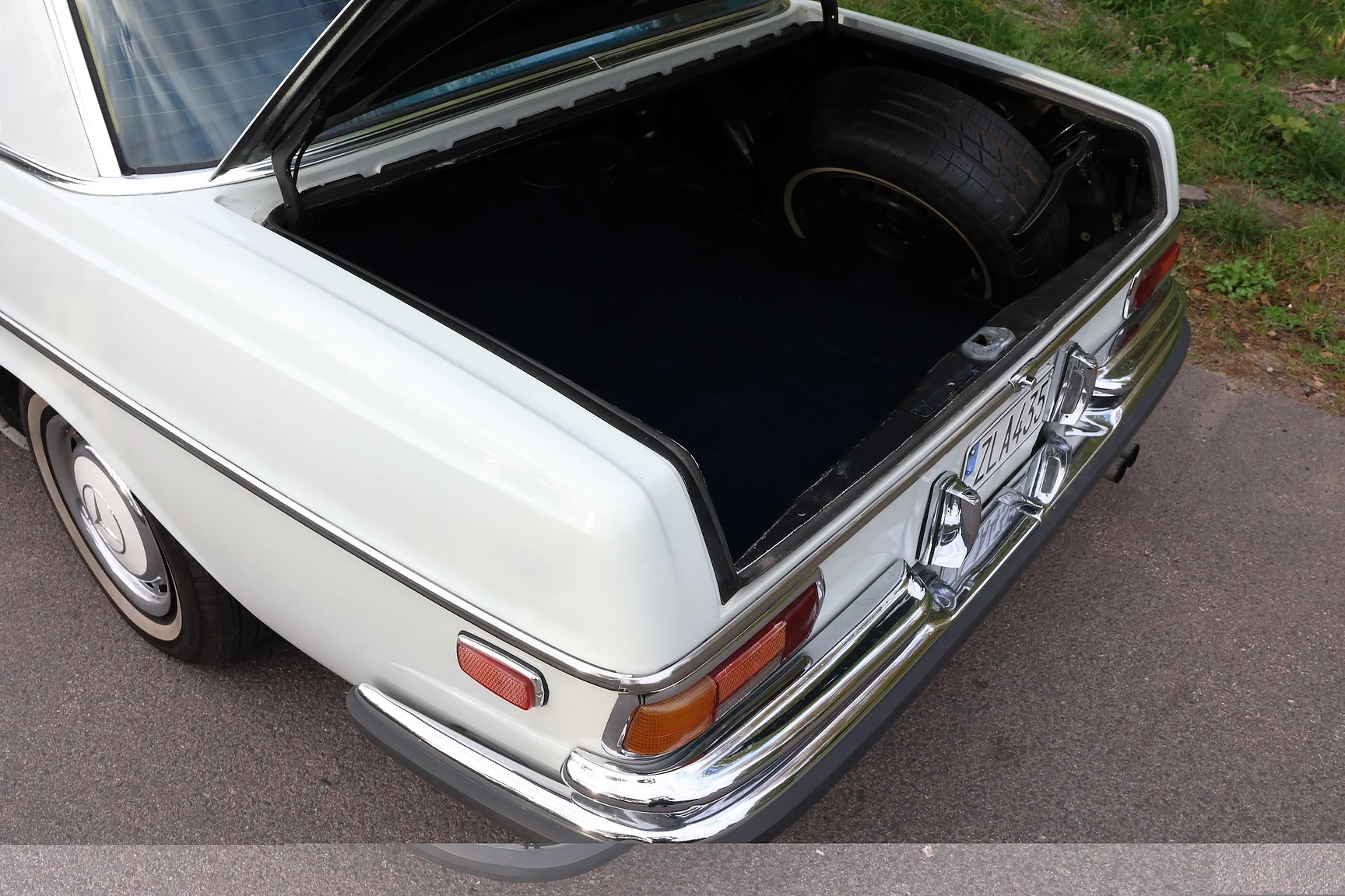 Interior image of 1972 Mercedes-Benz 280 SE 4.5  (60)