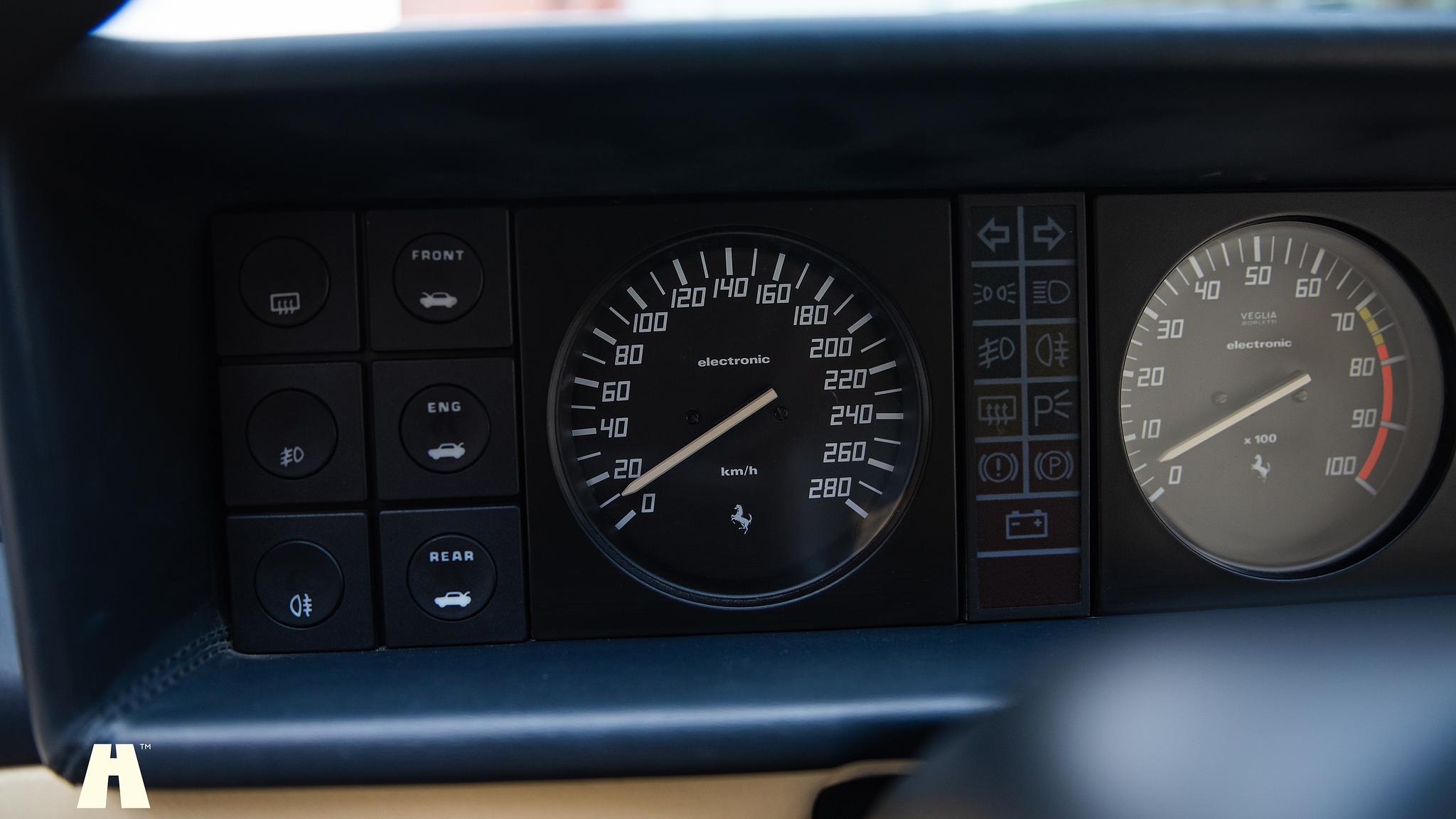 Interior image of 1985 Ferrari Mondial Quattrovalvole Design by Pininfarina (21)