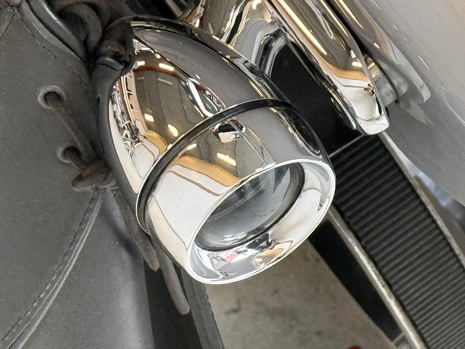 Exterior image of 1999 Harley-Davidson Fxst Softail (35)