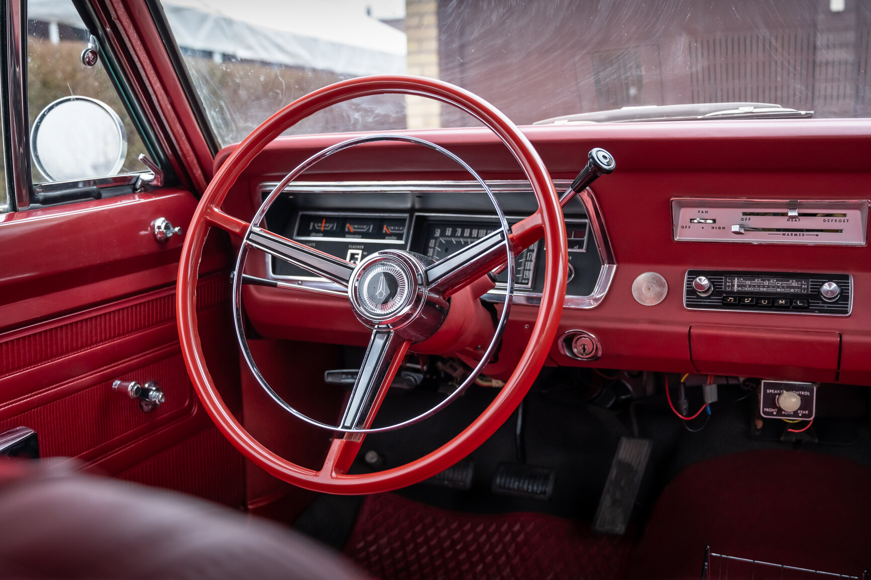 Interiörbild 1967 Plymouth Valiant V 100 Sedan
