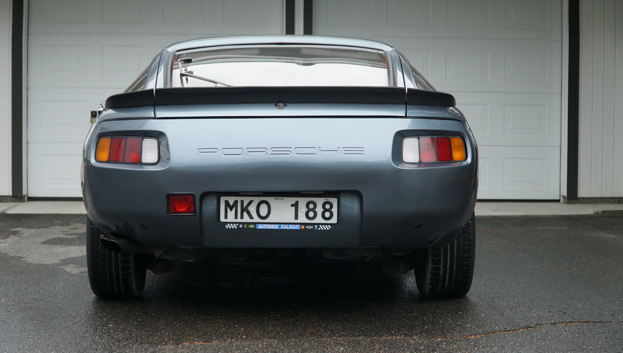 Exterior image of 1983 Porsche 928S (15)
