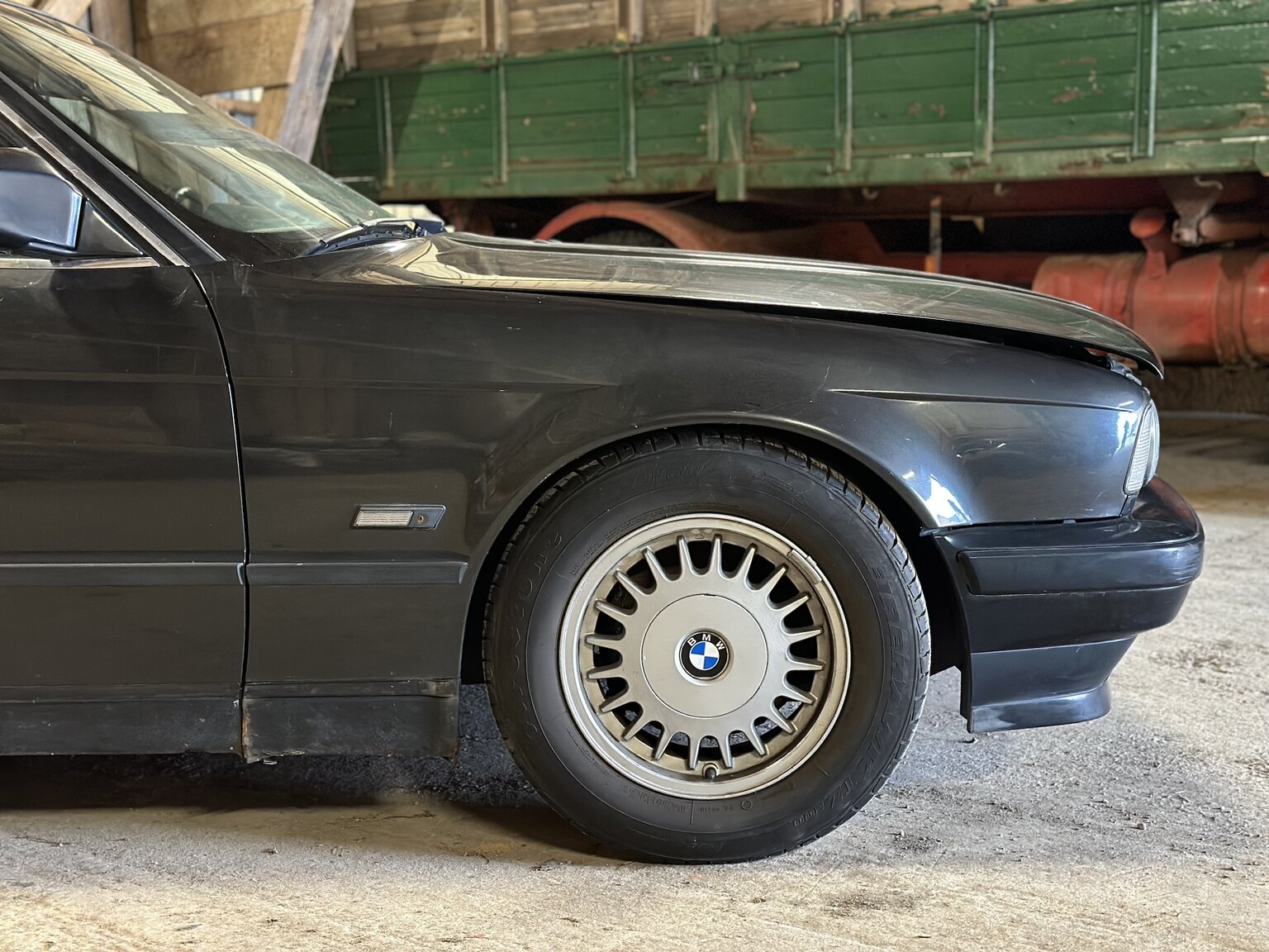 Exteriörbild på 1988 BMW 535i