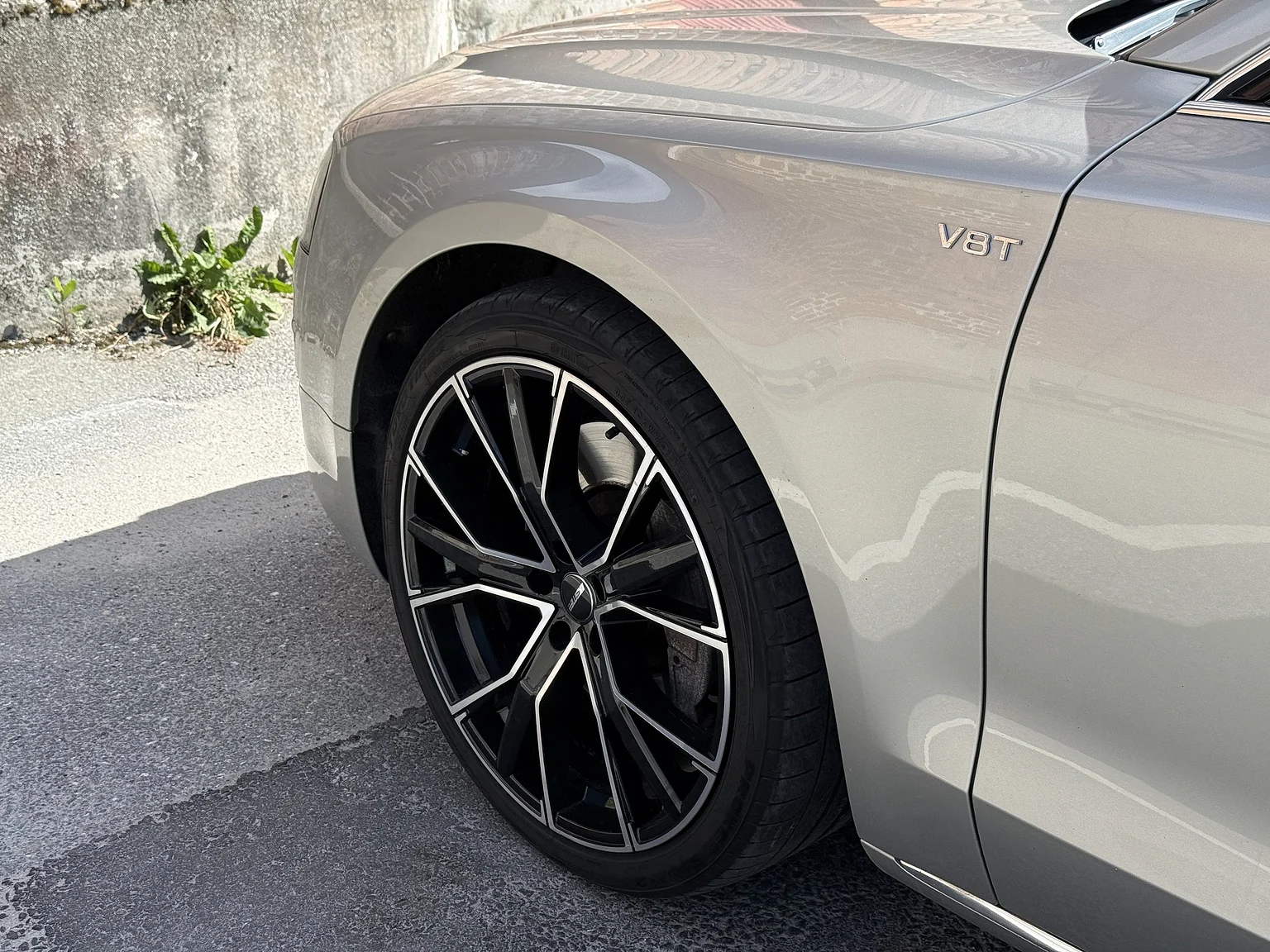 Exterior image of 2014 Audi A8 4.0 TFSI (59)