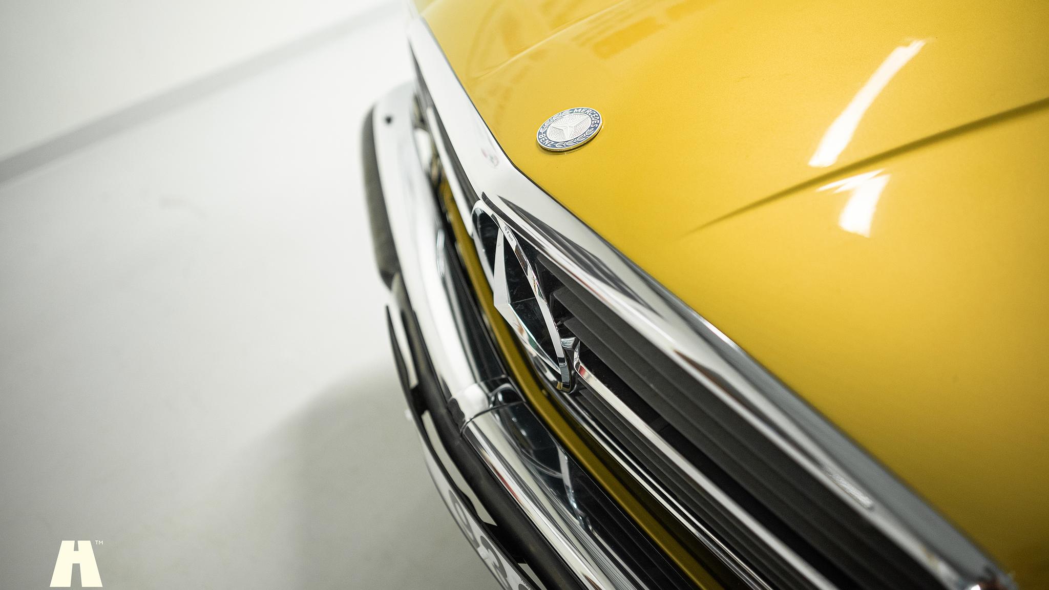 Exteriörbild på 1975 Mercedes SL 350