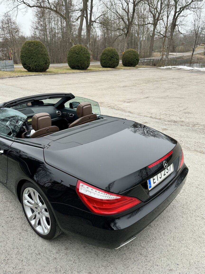 Exterior image of 2013 MERCEDES-BENZ SL 500