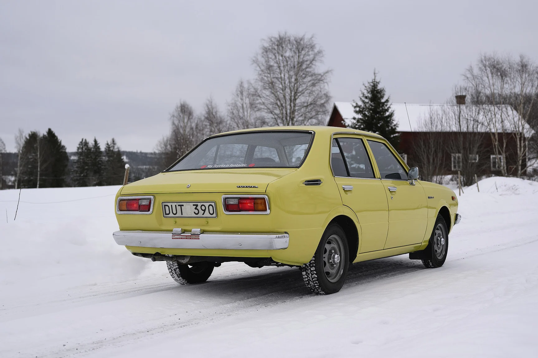 Exteriörbild på 1975 Toyota Corolla KE30 (6)