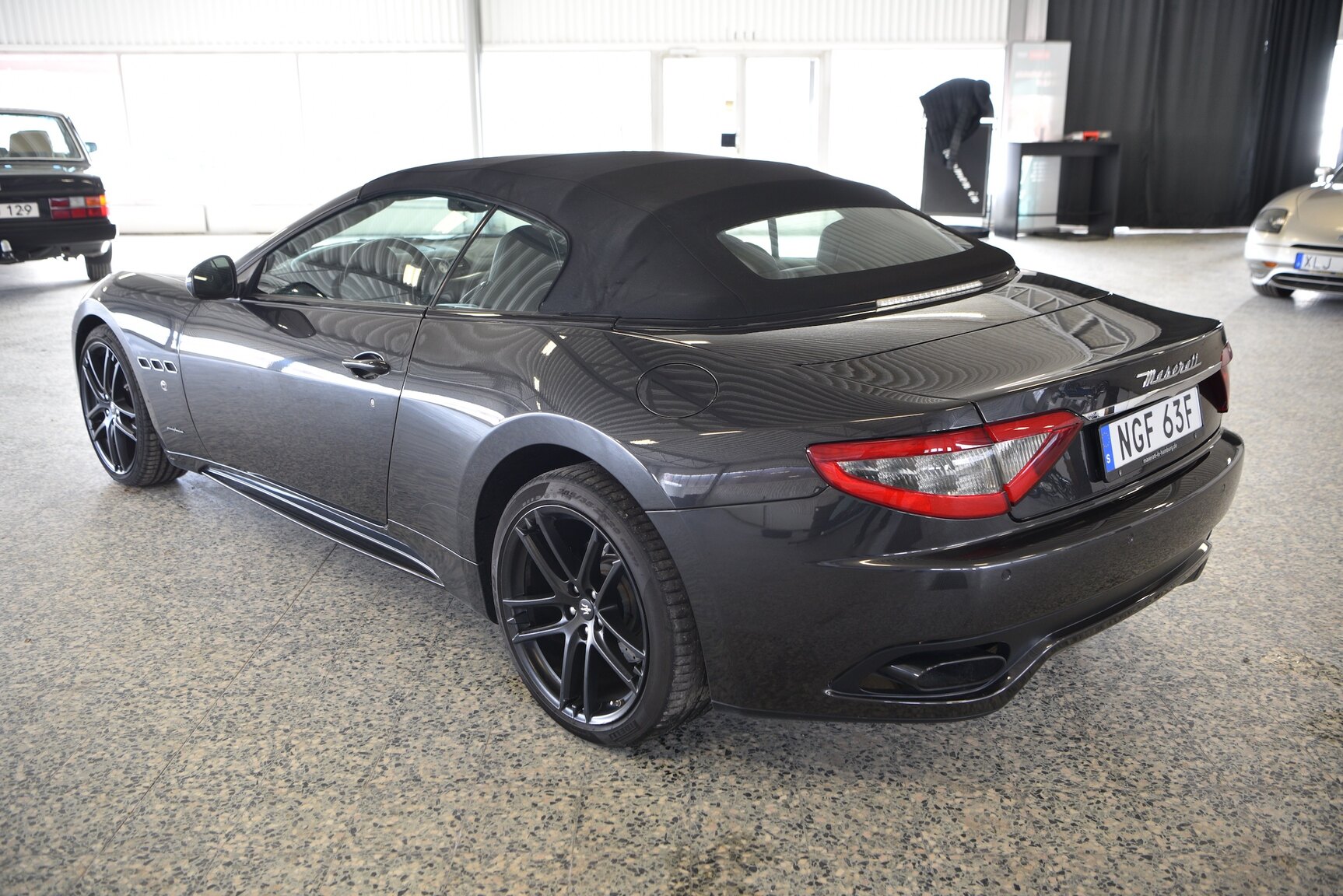 Exteriörbild på 2016 Maserati Grancabrio (14)