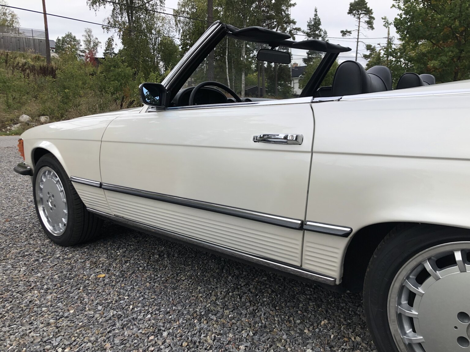 Exteriörbild på 1972 Mercedes-Benz 350 SL