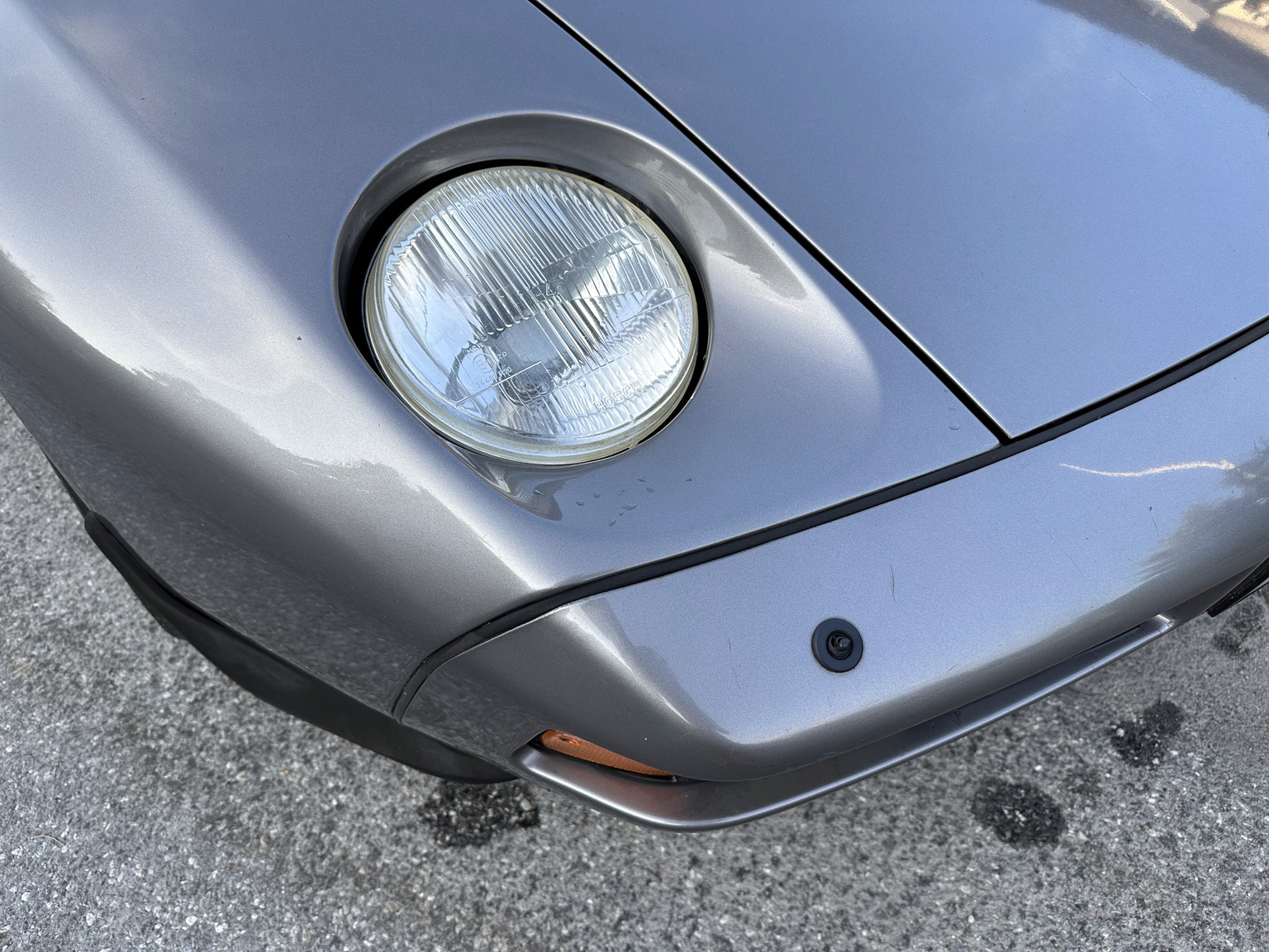 Exterior image of 1985 Porsche 928 (16)