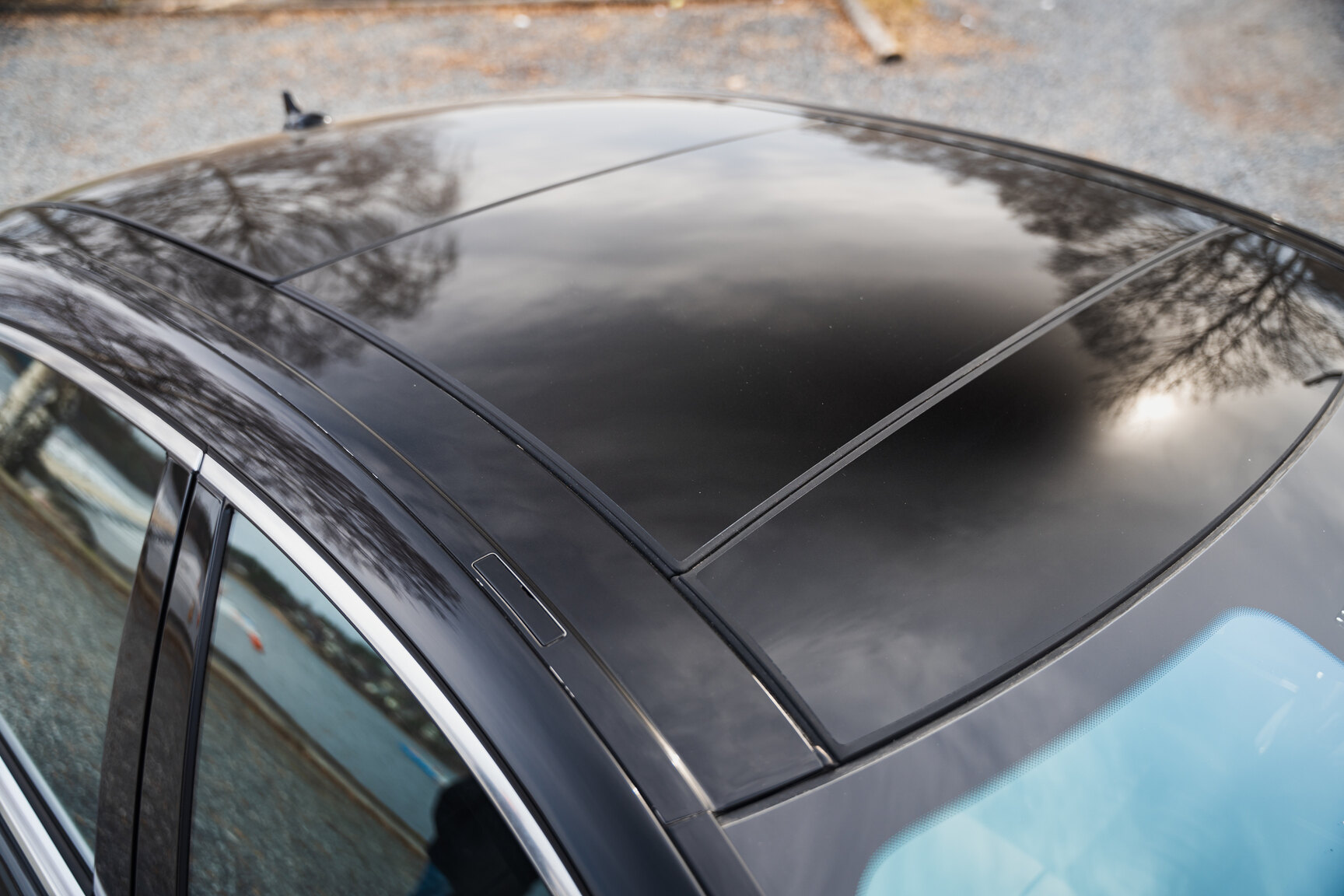 Exterior image of 2011 Mercedes-Benz S600 (41)