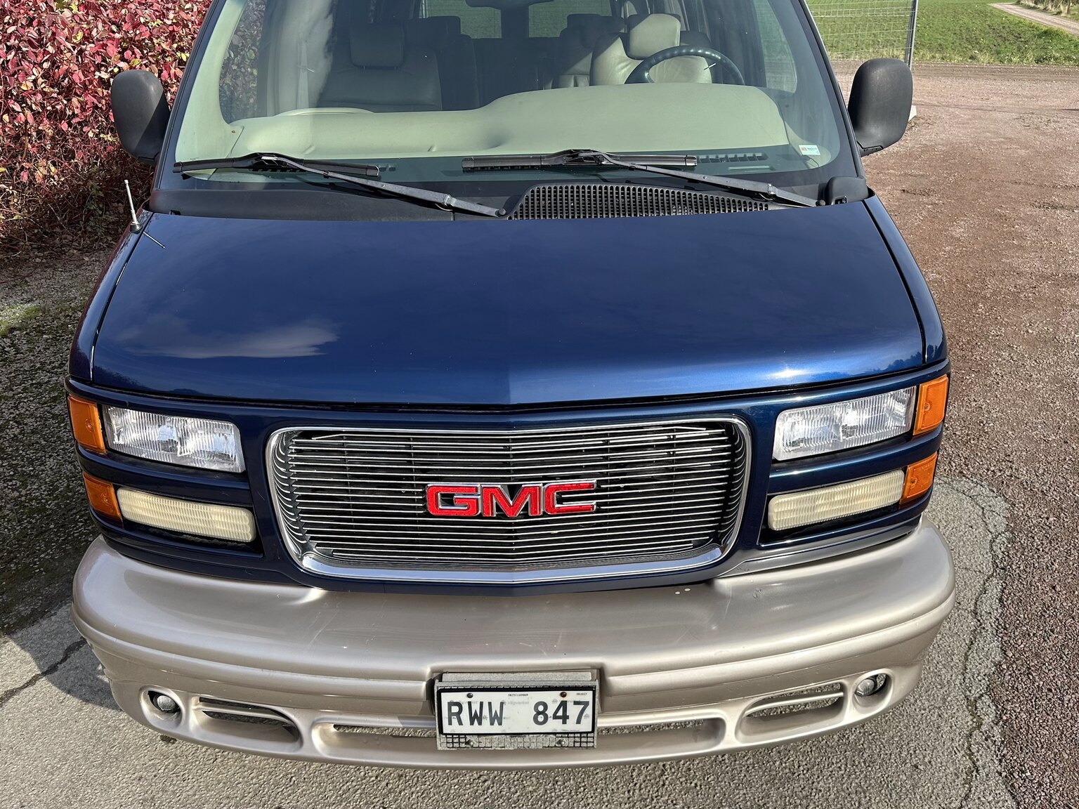 Exteriörbild på 2000 GMC Savana G1500 Conversion Van