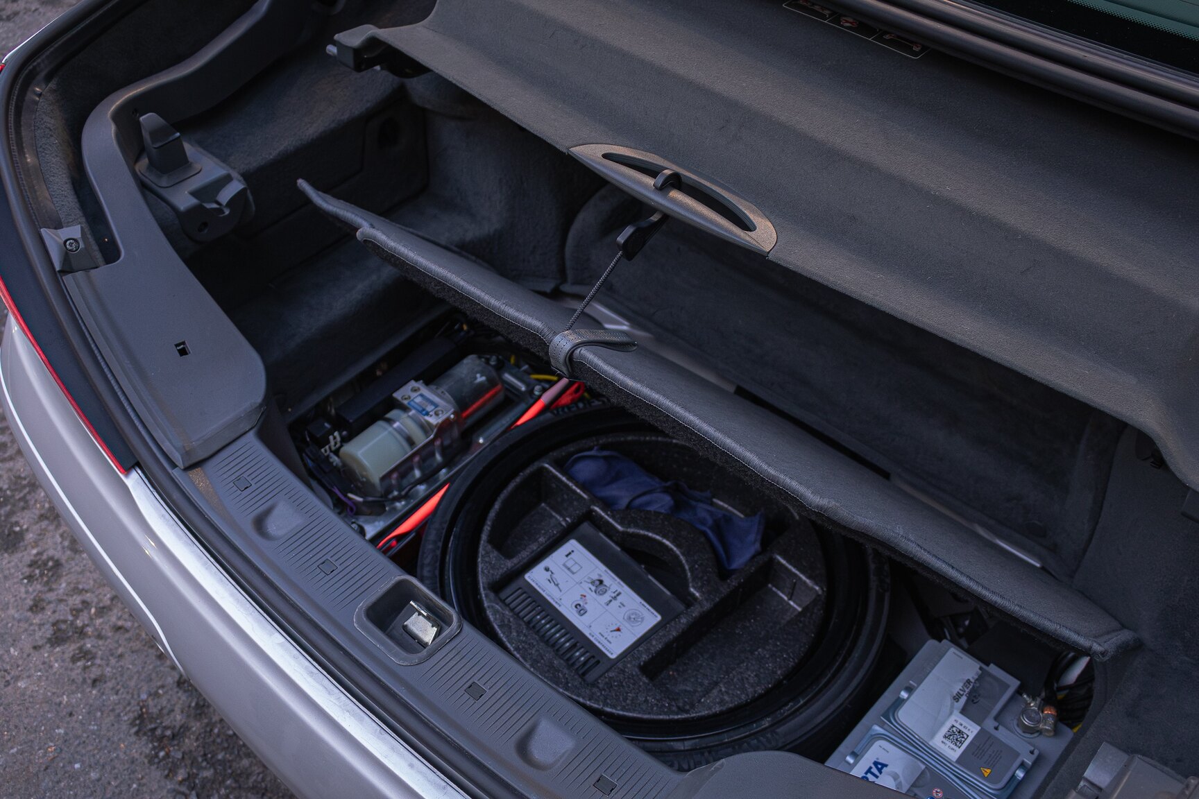 Interior image of 2002 Mercedes-Benz SL 500