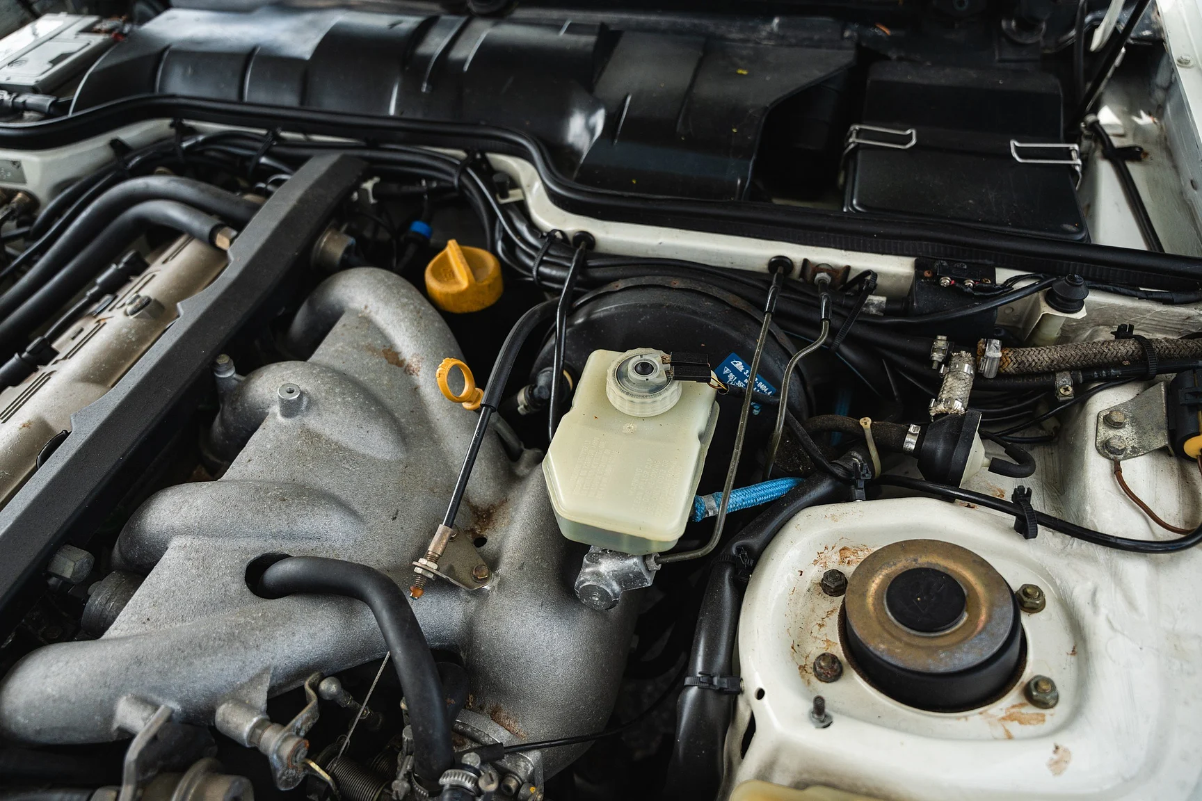 Image of 1990 Porsche 944 S2 Cabriolet  (27) mechanics
