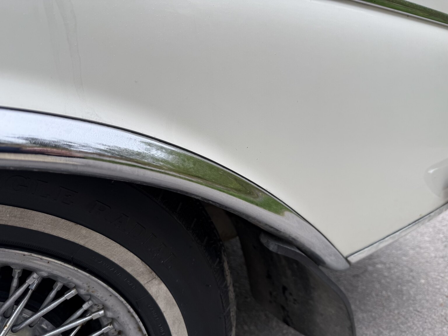 Exterior image of 1963 Mercedes-Benz 220 SE