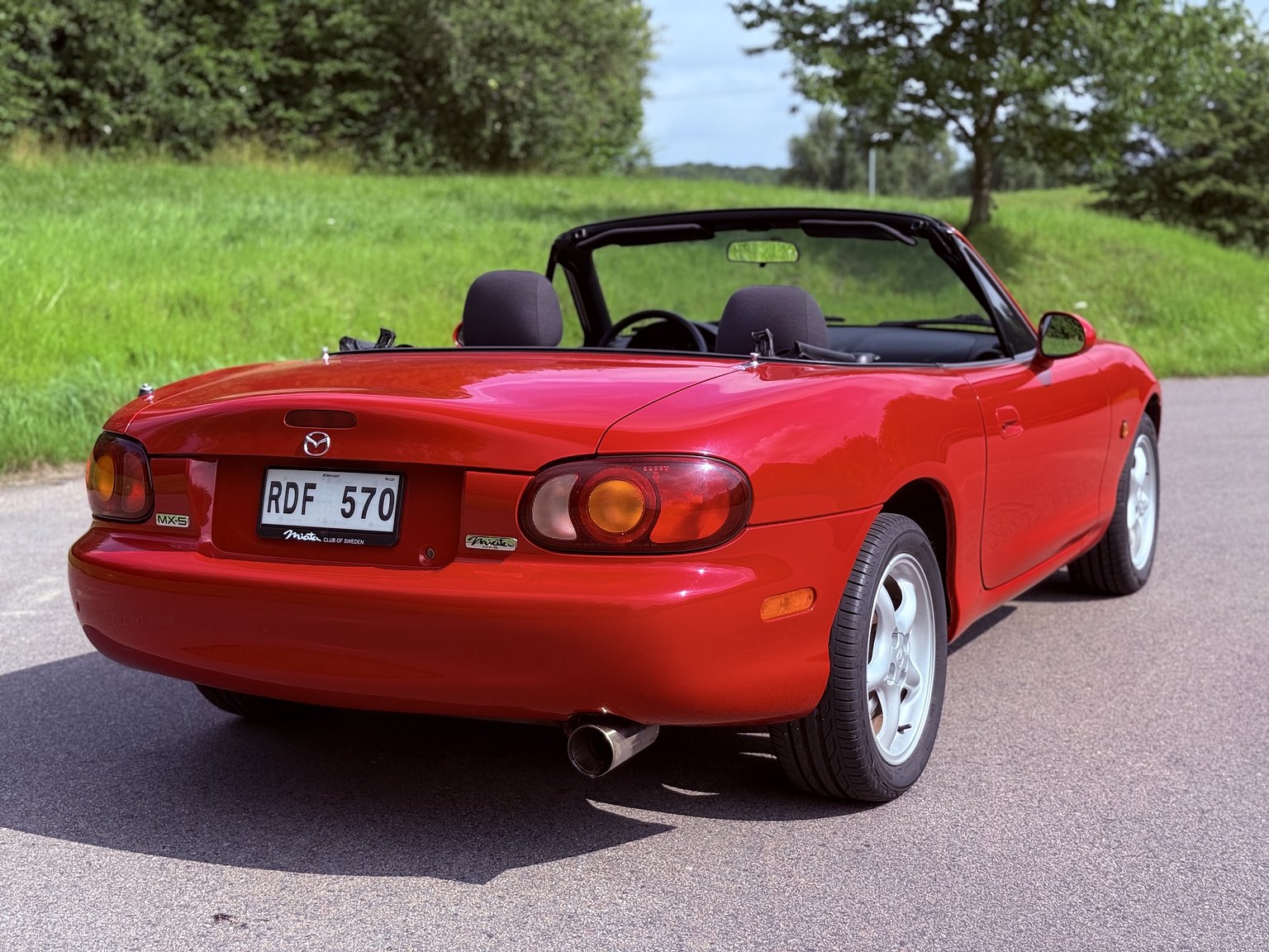 Exteriörbild på 1999 Mazda MX-5