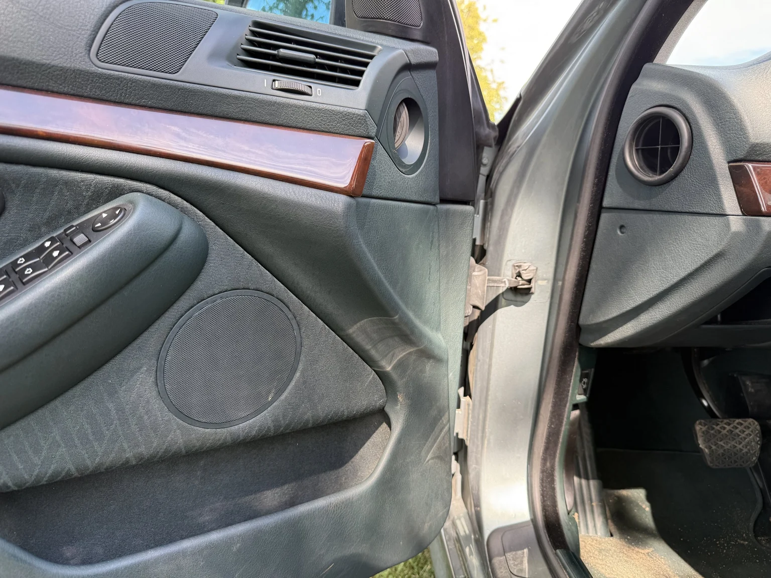 Innenraumfoto von 2003 BMW 525d Sedan (7)
