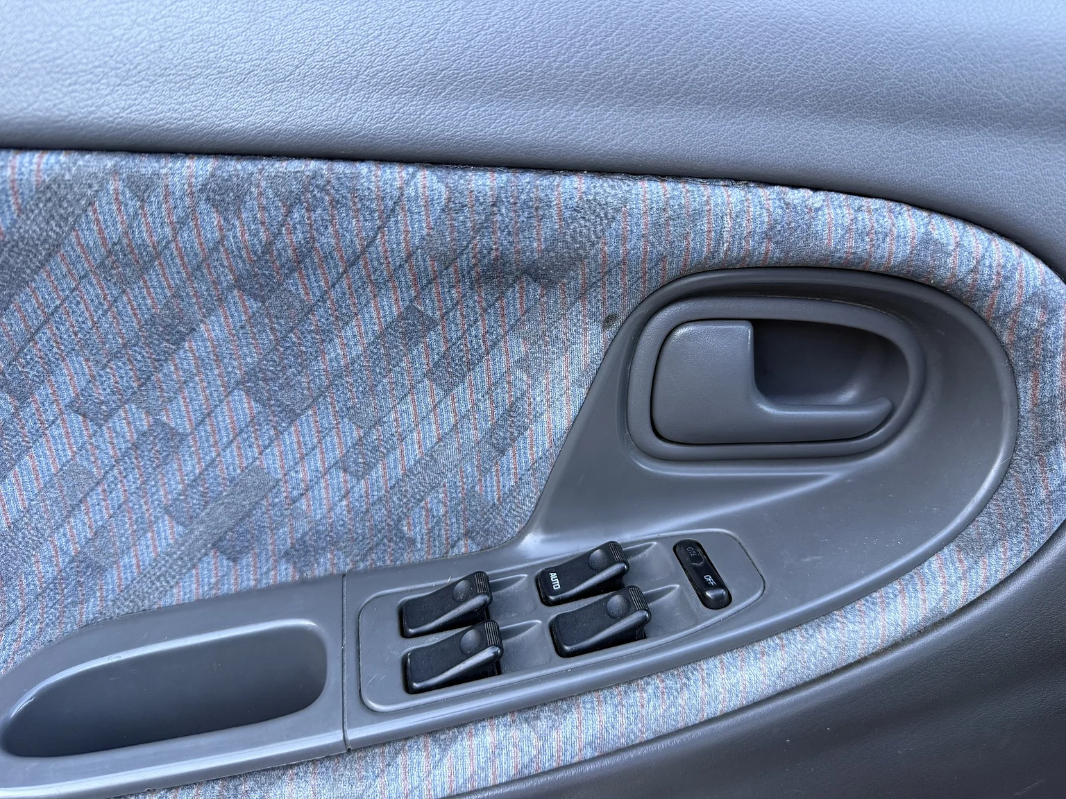 Interiörbild 1992 Mazda 626 Hatchback 2.5 V6 Automatic (12)