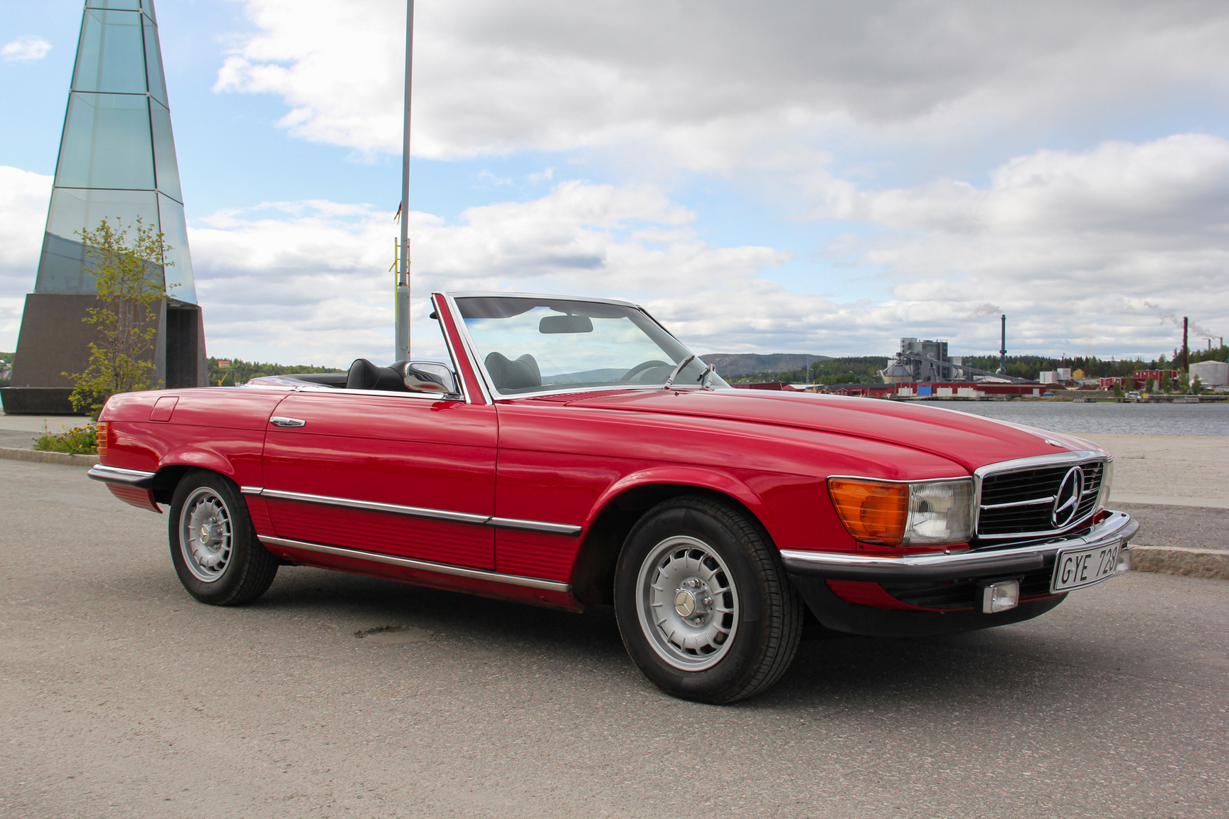 Exteriörbild på 1975 Mercedes-Benz 280 SL (2)