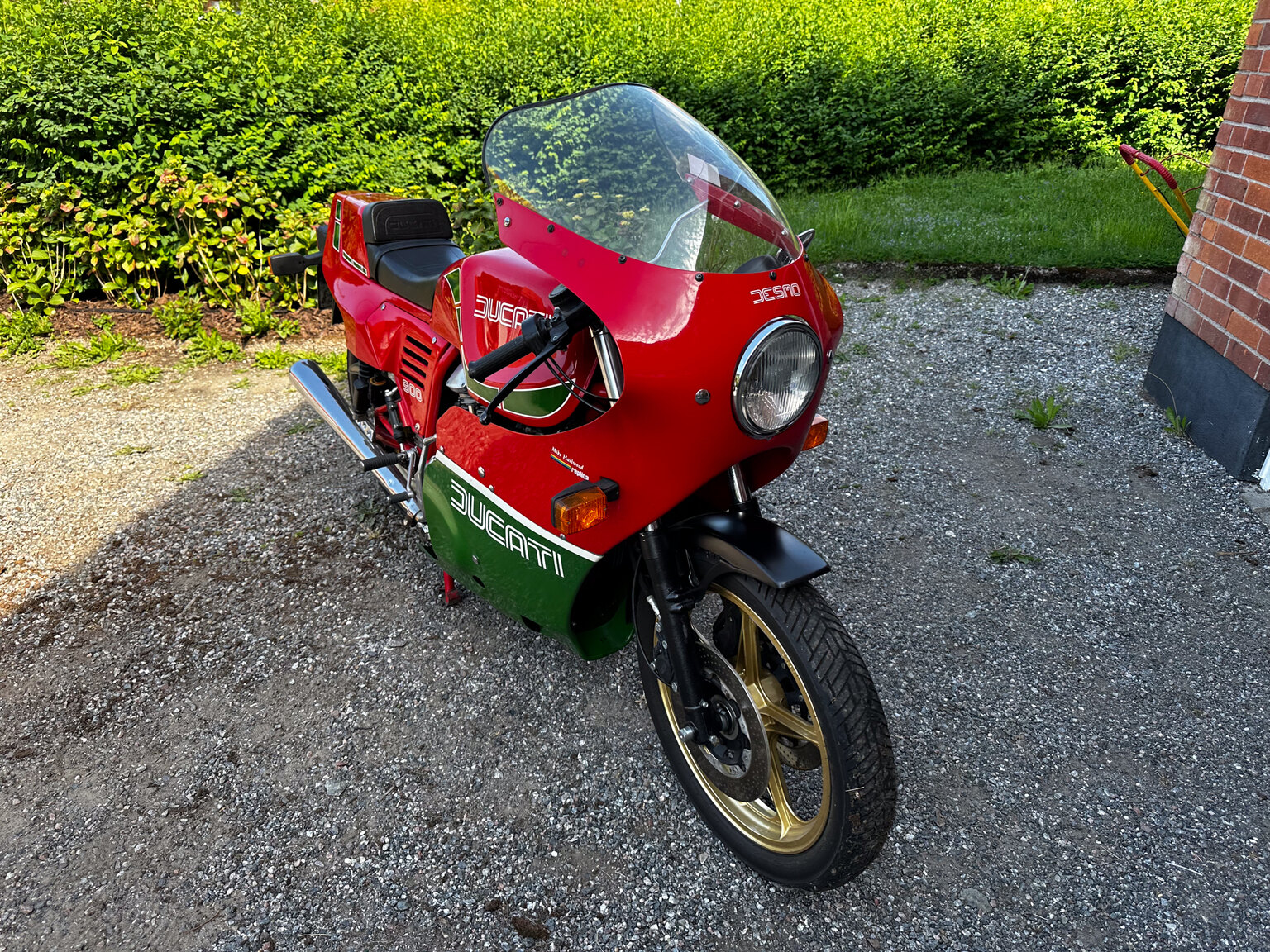Exterior image of 1983 Ducati 900 Mike Hailwood Replica