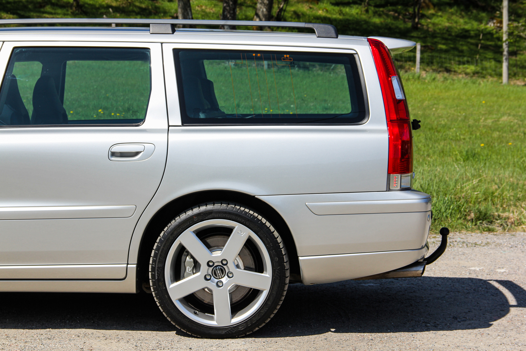 Exterior image of 2005 Volvo V70 R AWD (39)
