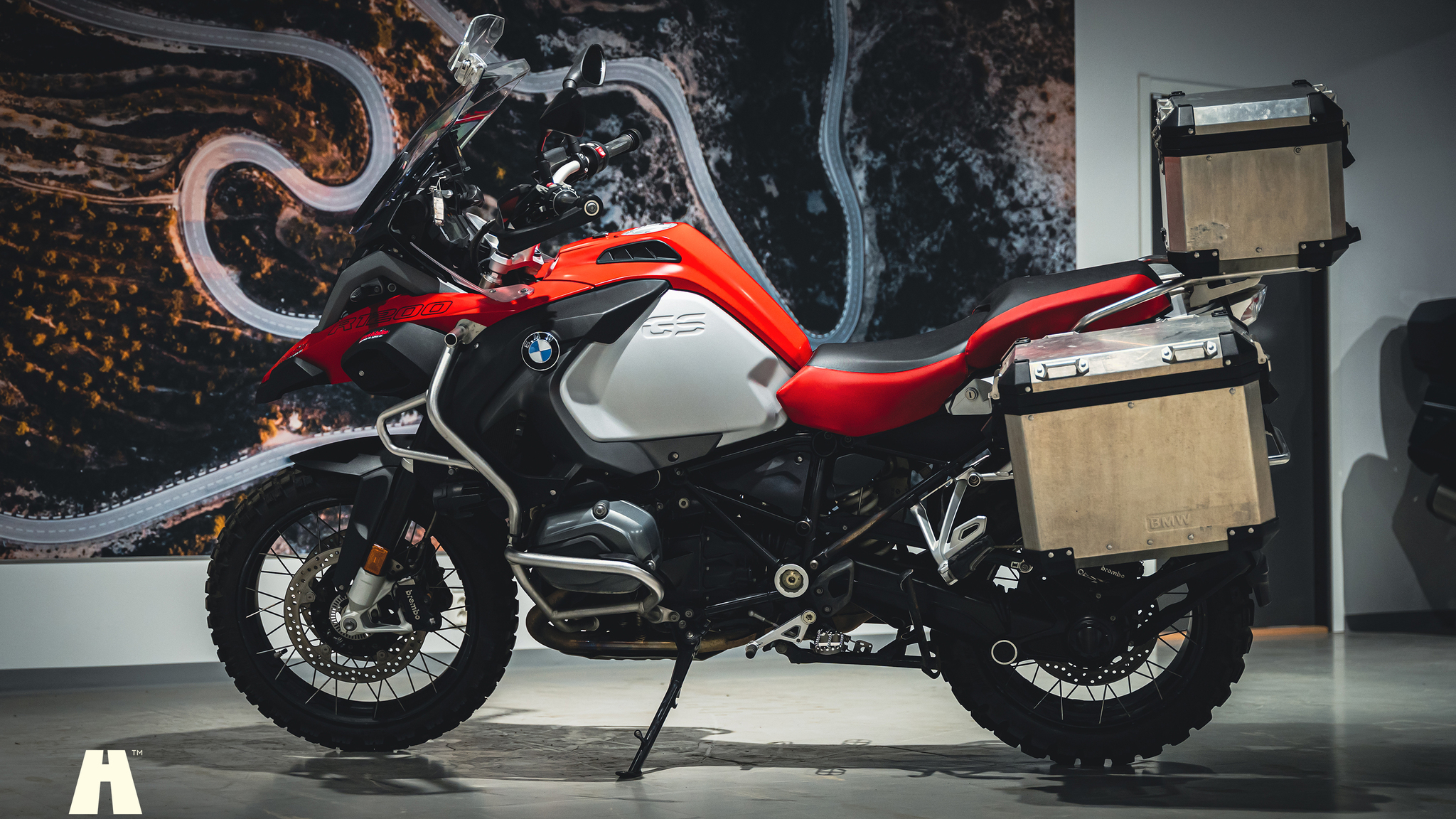 Exterior image of 2017 BMW R 1200 GSA (7)