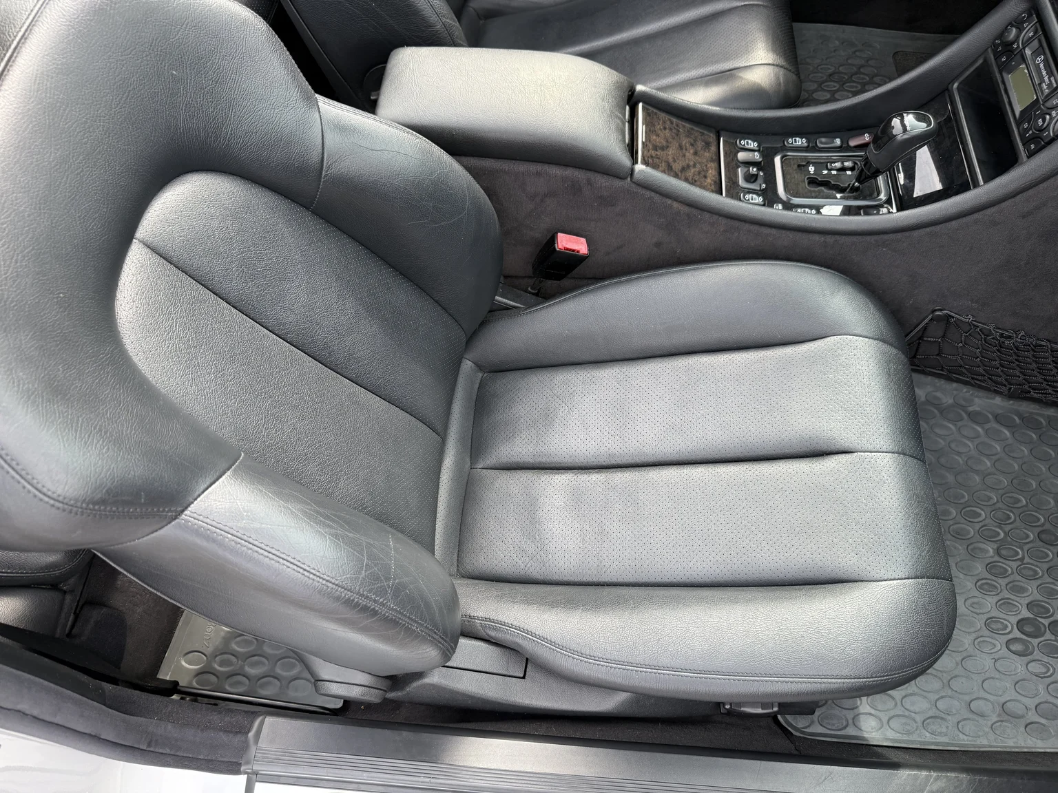 Innenraumfoto von 2001 MERCEDES-BENZ CLK 230 Kompressor Cabriolet (36)