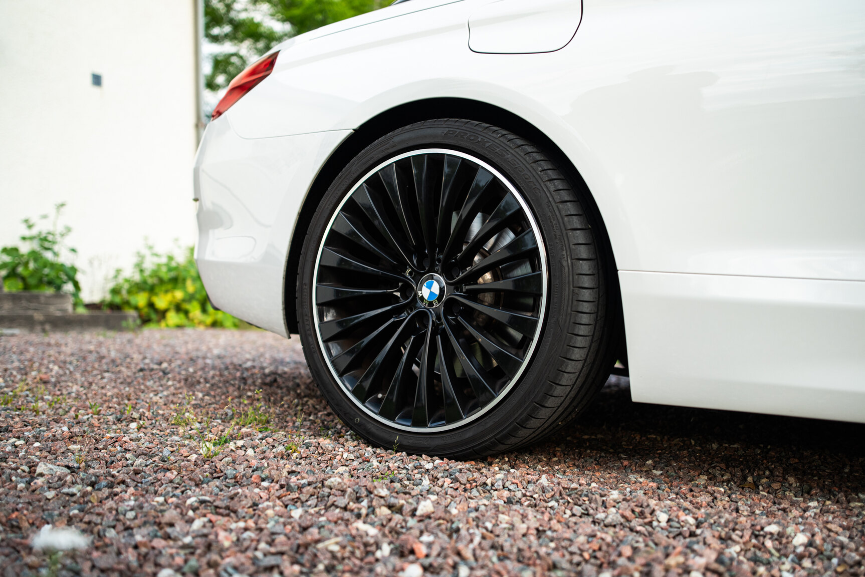 Exteriörbild på 2011 BMW 650i Cabriolet