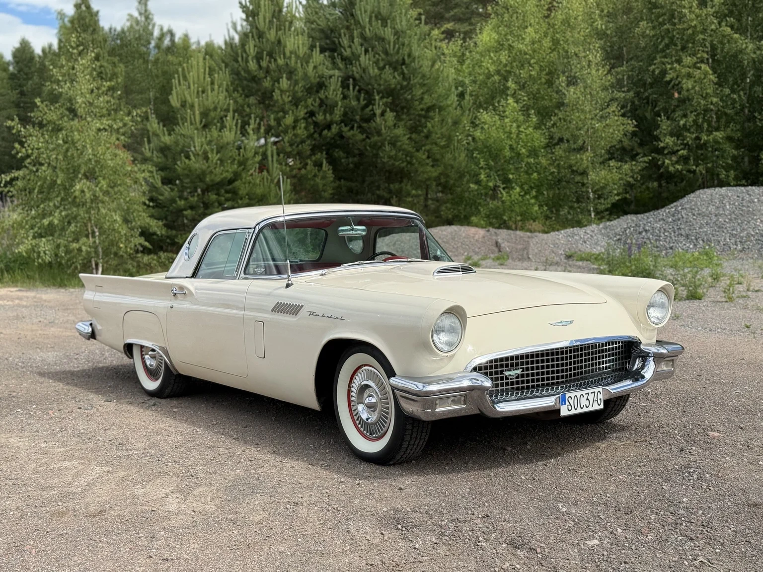 Aussenfoto 1957 Ford Thunderbird (2)