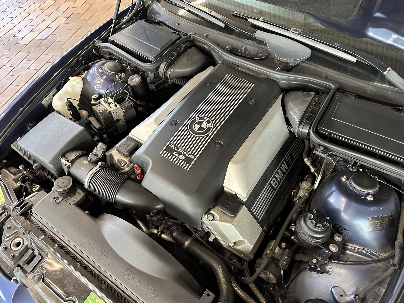 Image of 2002 ALPINA B10 V8S mechanics