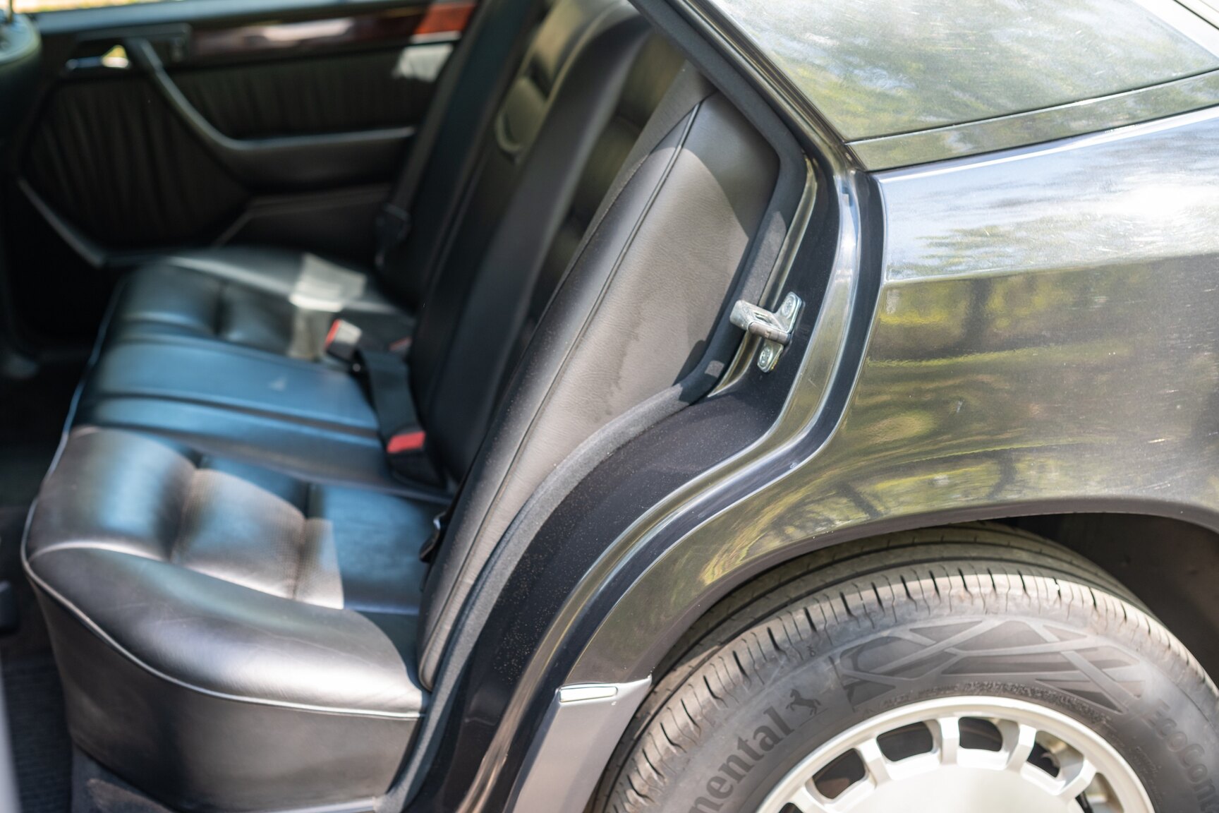 Interior image of 1993 Mercedes-Benz 400 E