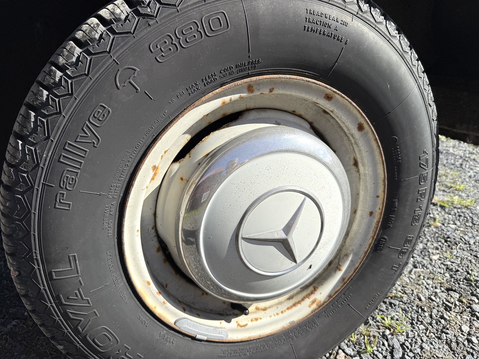 Exteriörbild på 1967 Mercedes-Benz 200