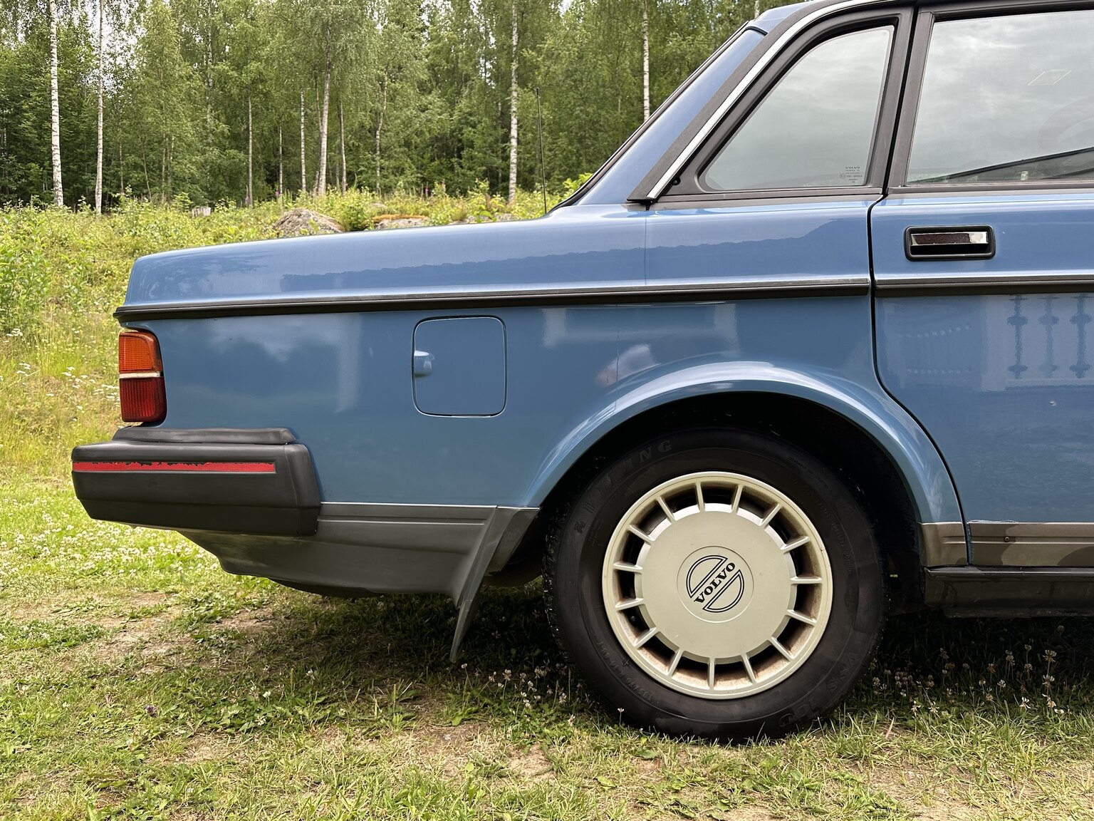 Exterior image of 1986 Volvo 244